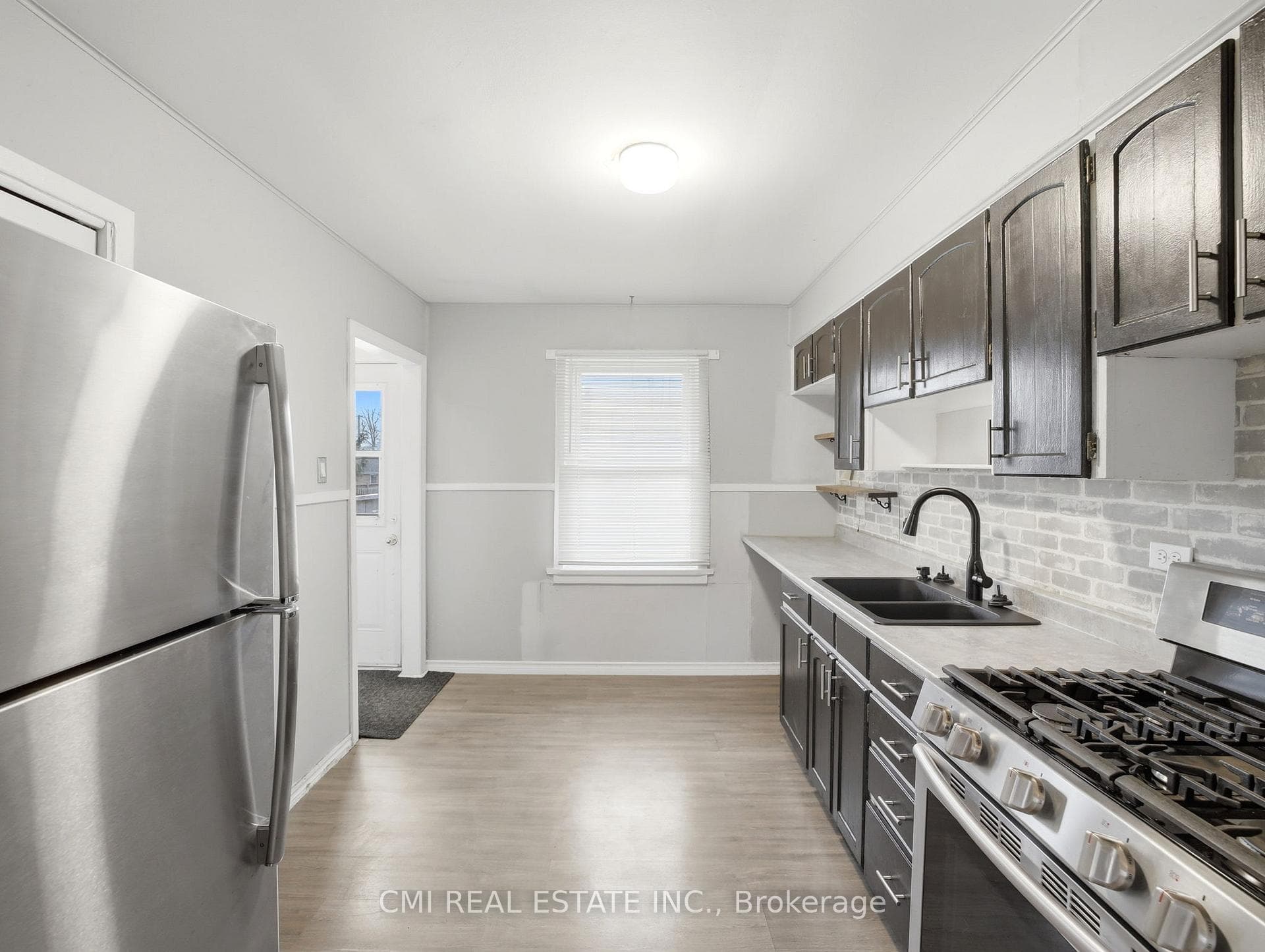 97 Stewart Avenue photo 12