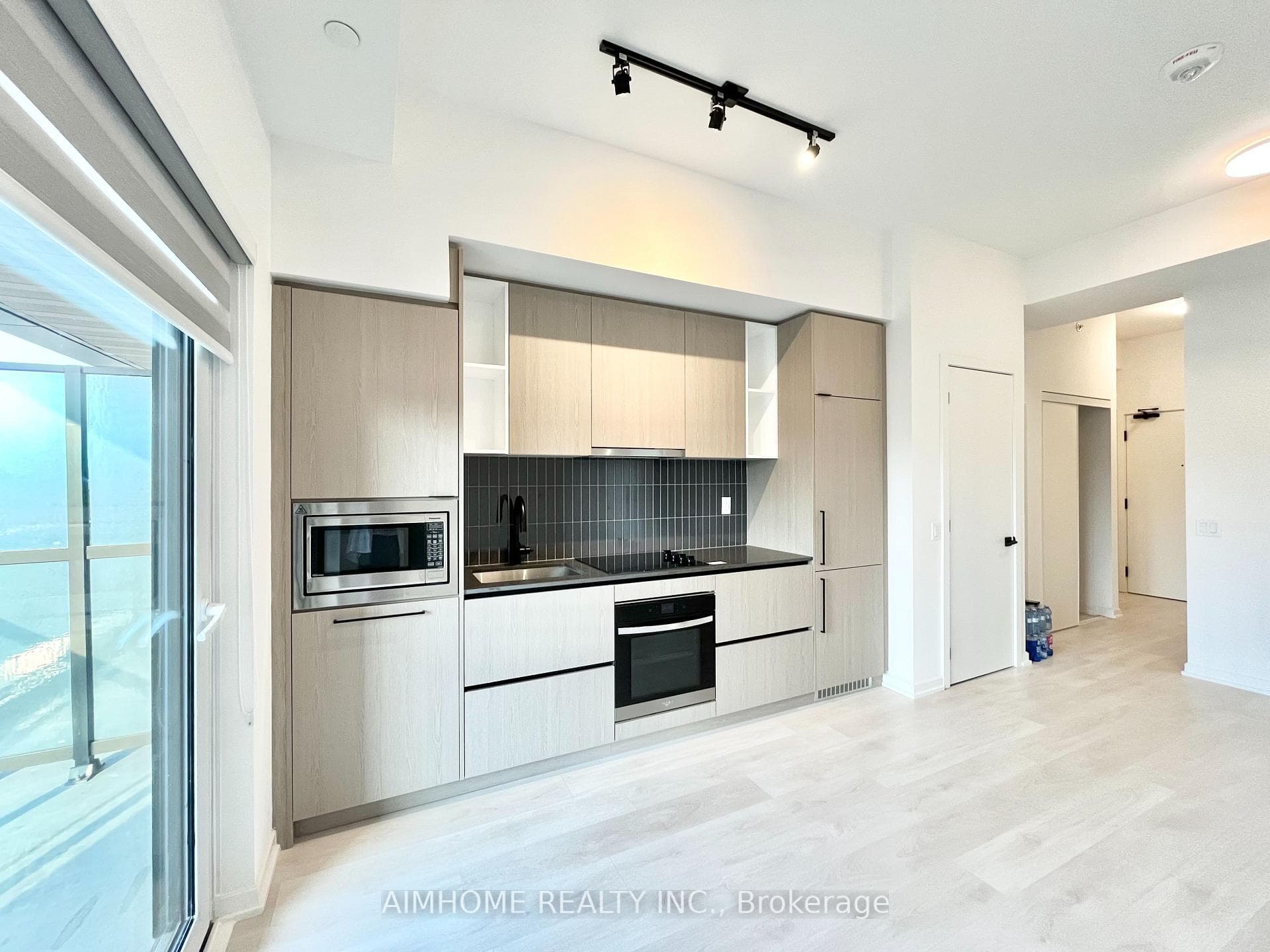 1285 Dupont Street Unit 506 photo 8