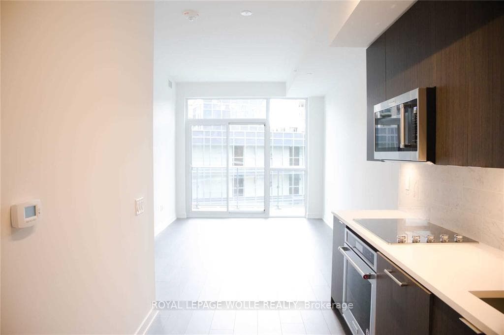 38 Iannuzzi Street Unit 706 photo 3