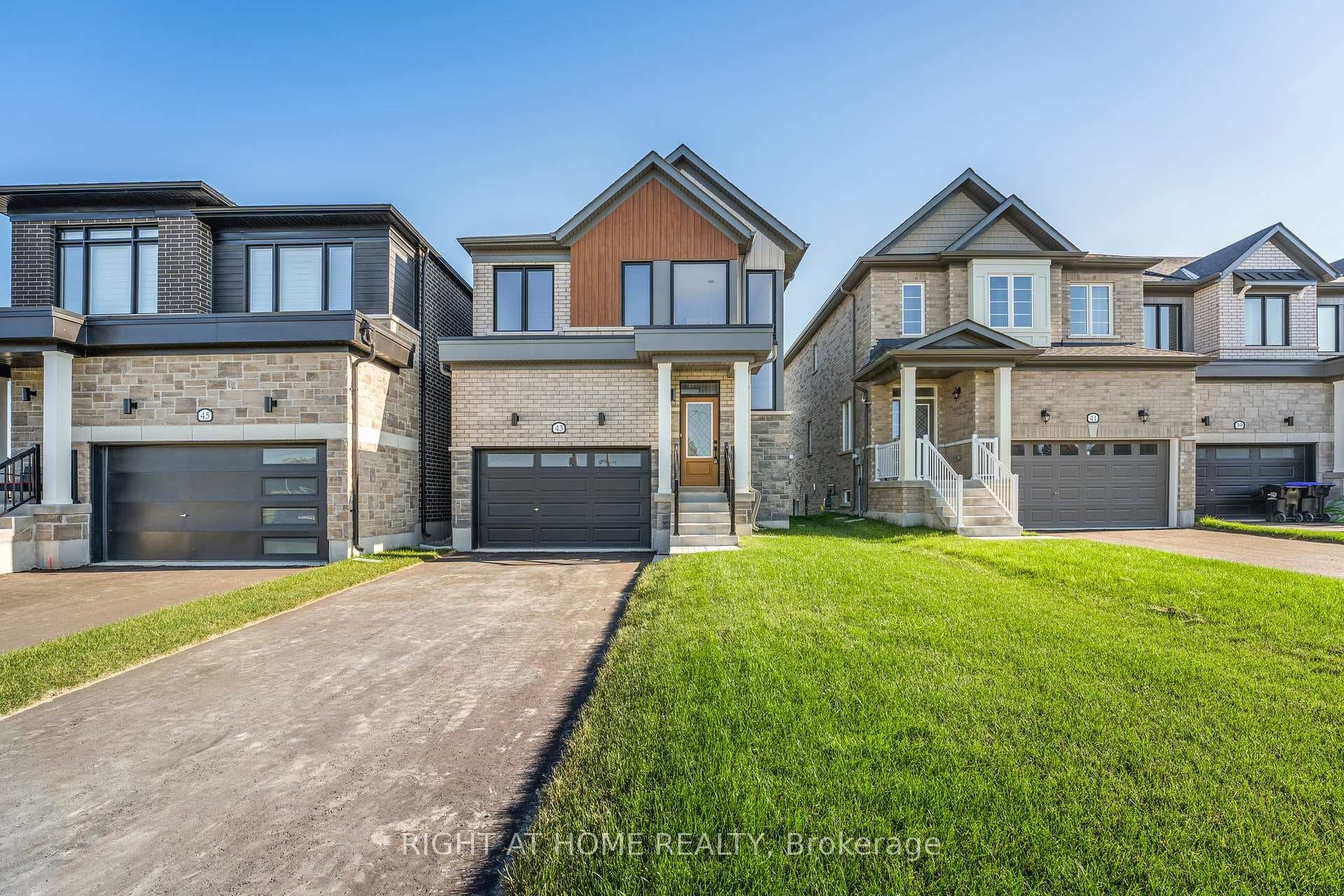 43 Federica Crescent photo 3