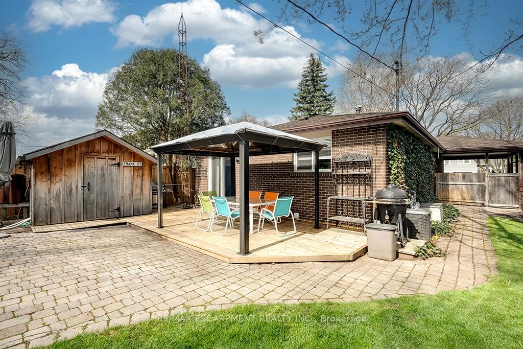689 Ardleigh Crescent photo 36