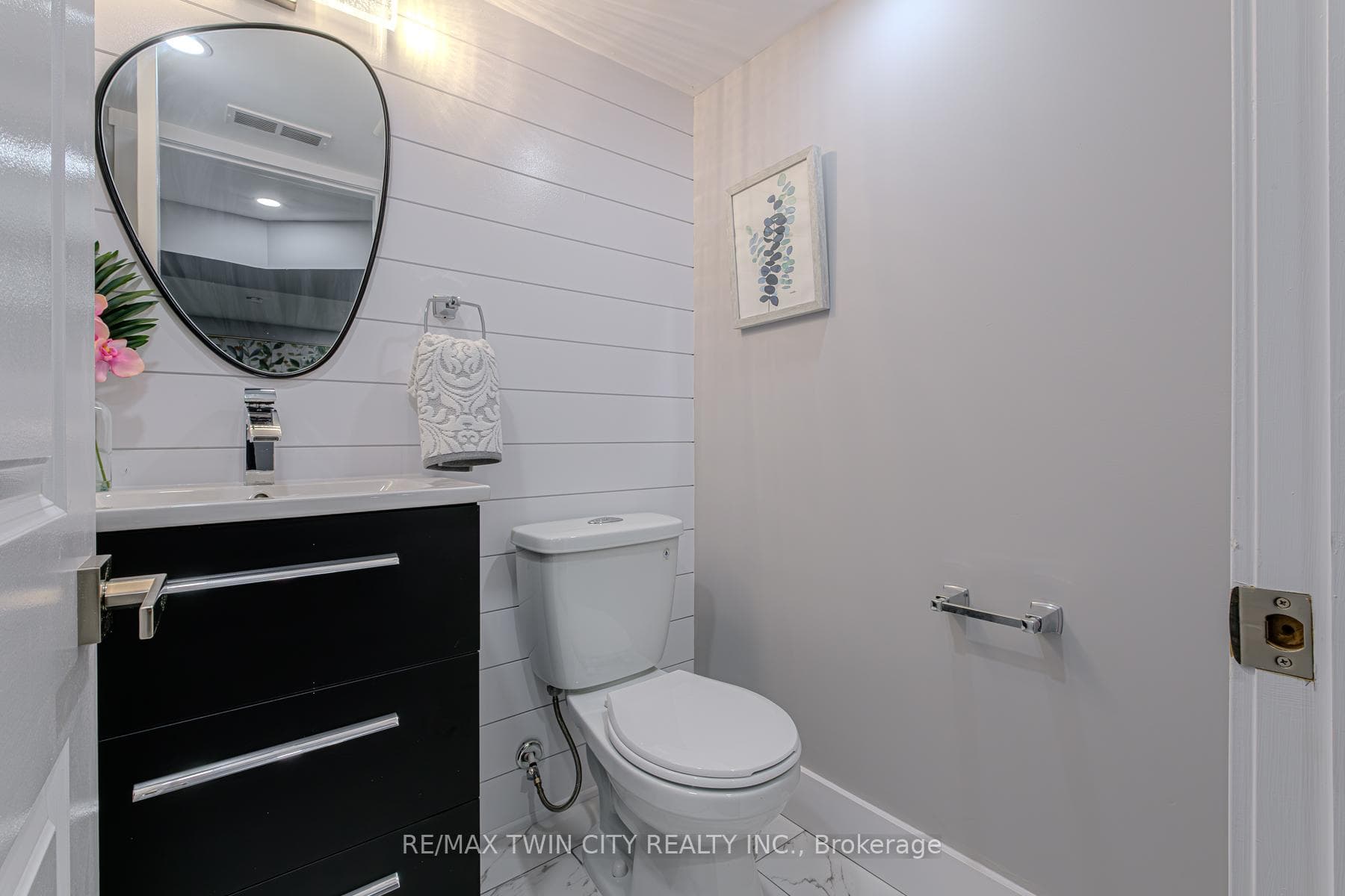 556 Paris Road photo 31