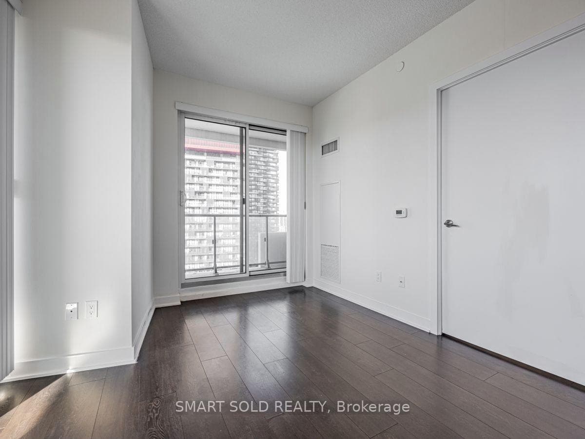 2221 Yonge Street Unit 1909 photo 8