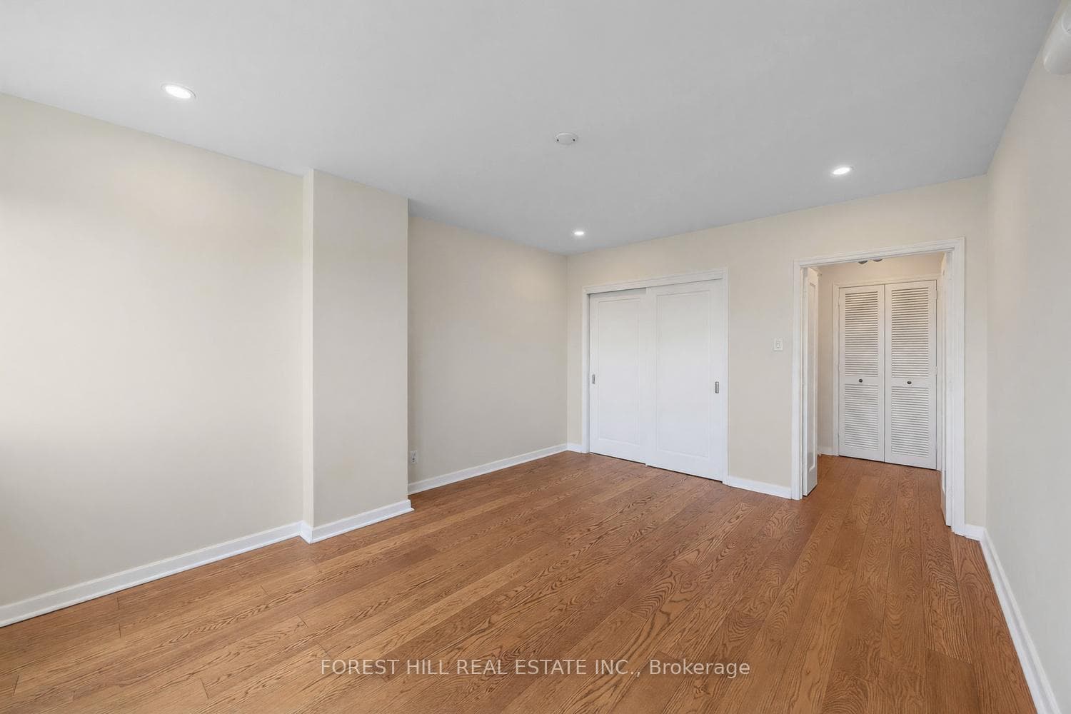 561 Avenue Road Unit 906 photo 6