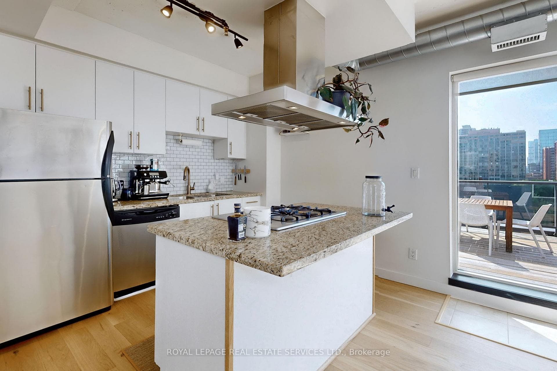 Kitchen with Breakfast Area