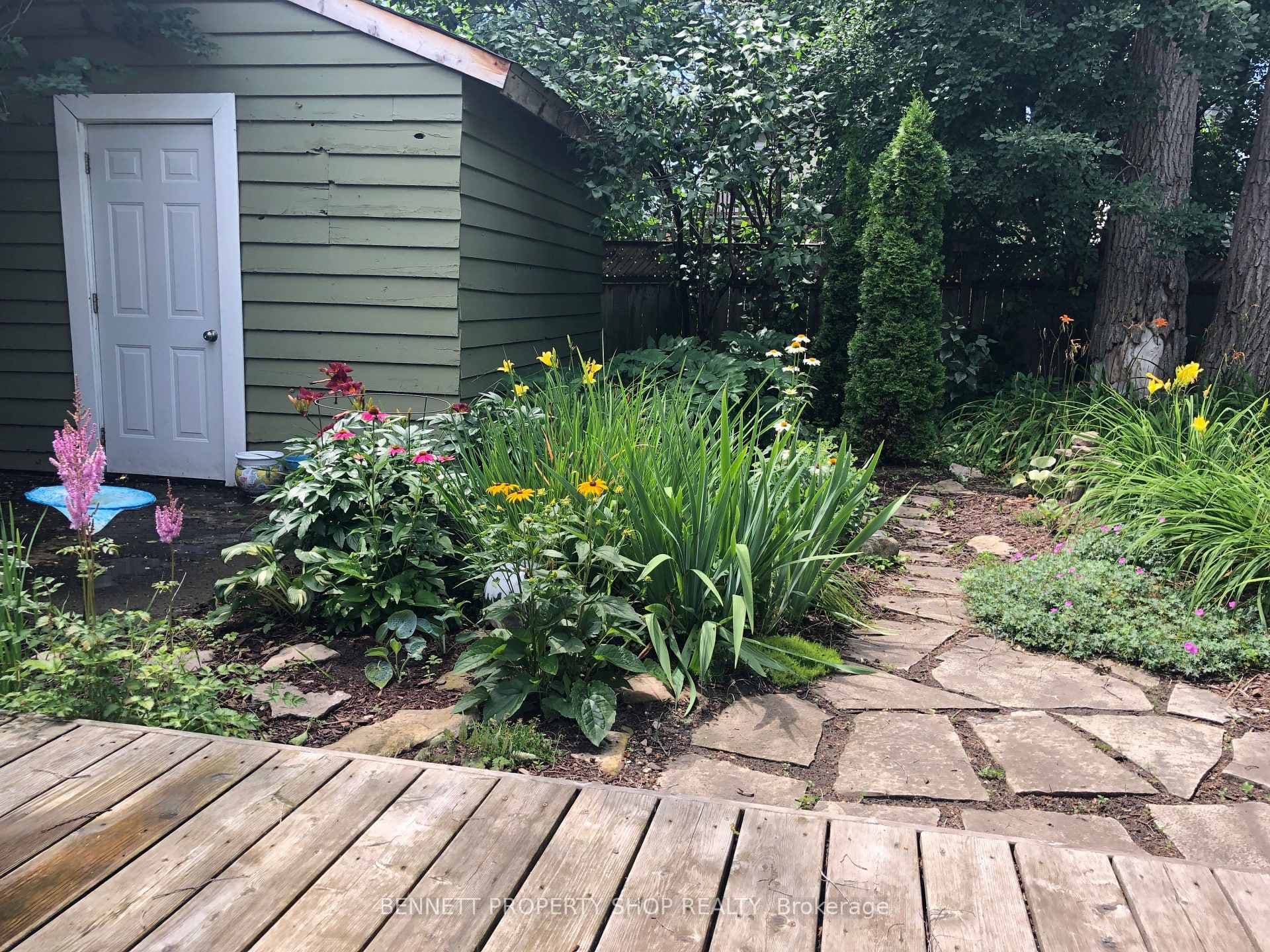 140 Drummond Street photo 23