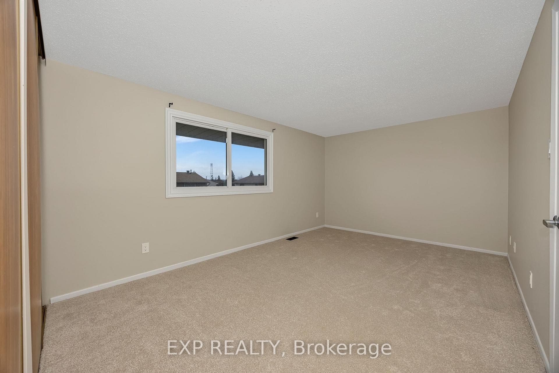 2570 Southvale Crescent Unit 104 photo 20