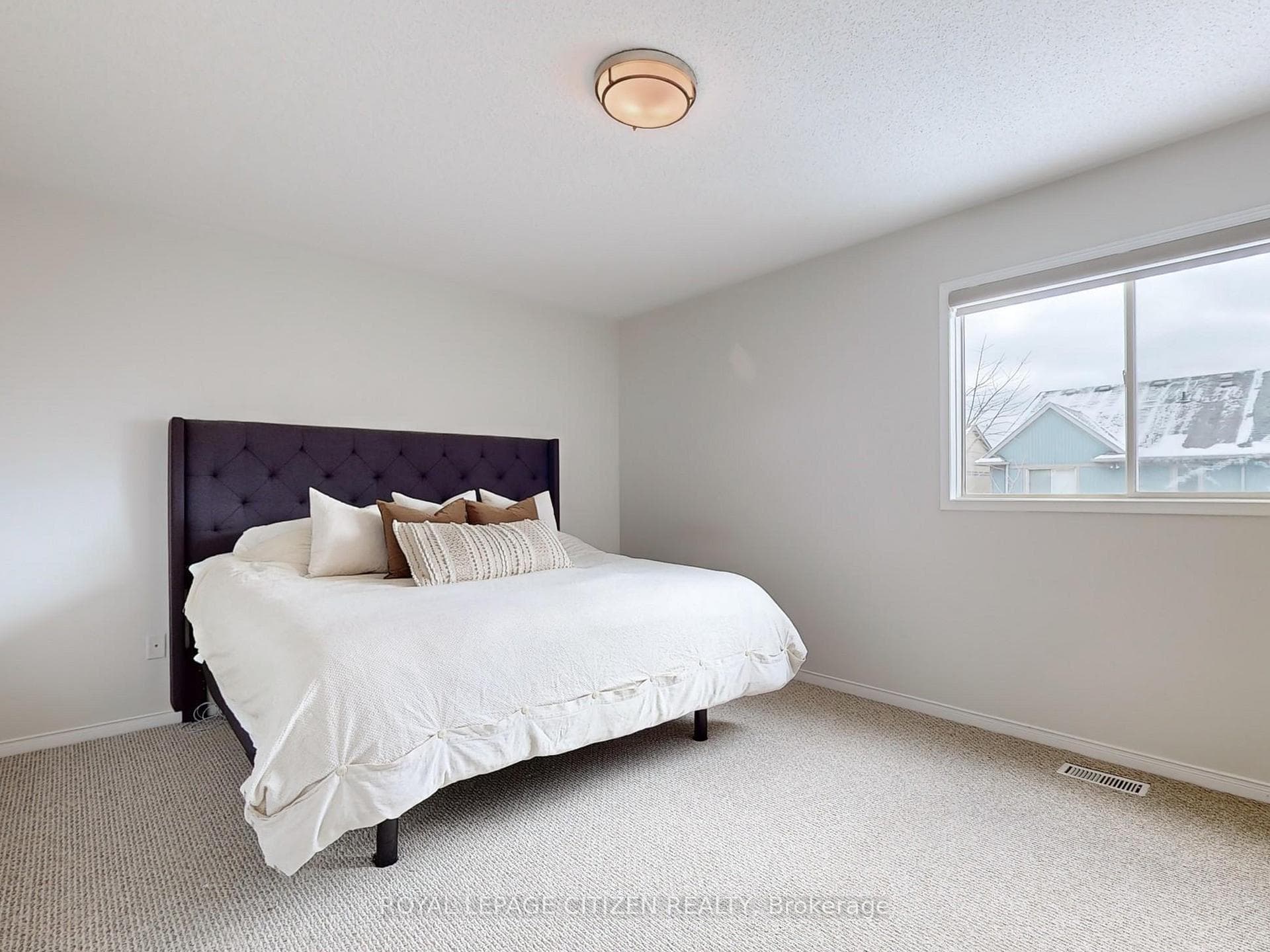 1863 Stevington Crescent photo 11