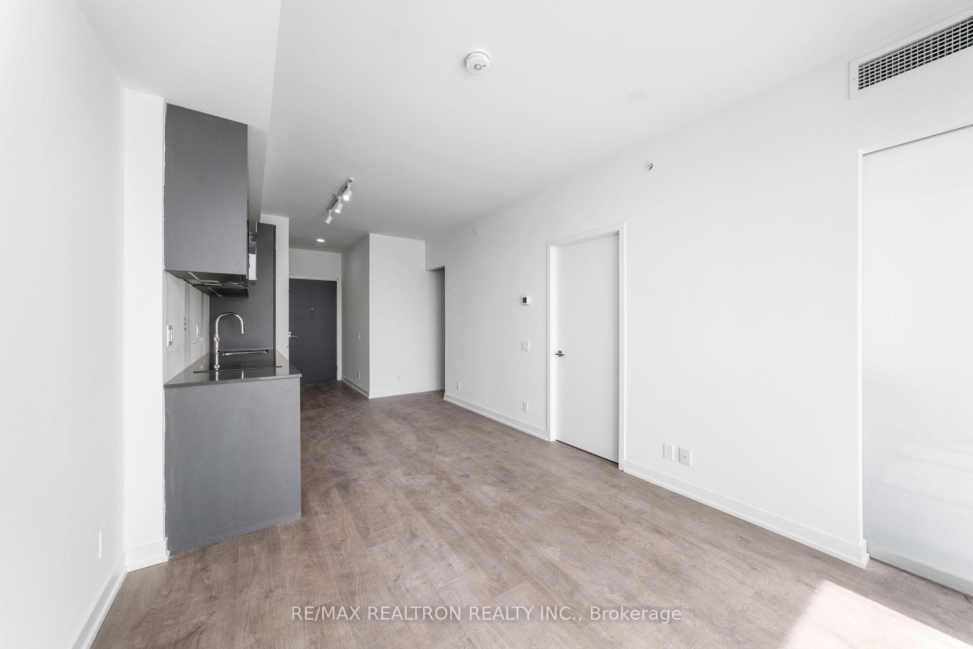 39 Mary Street Unit 2708 photo 15
