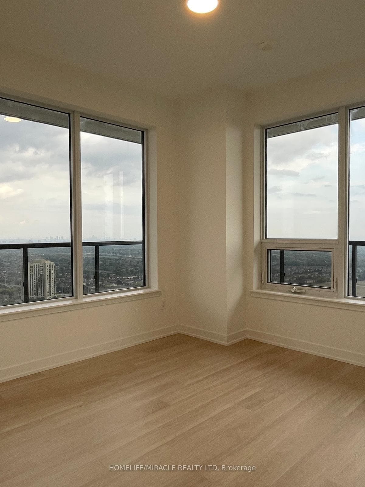 5105 Hurontario Street Unit 3102 photo 13