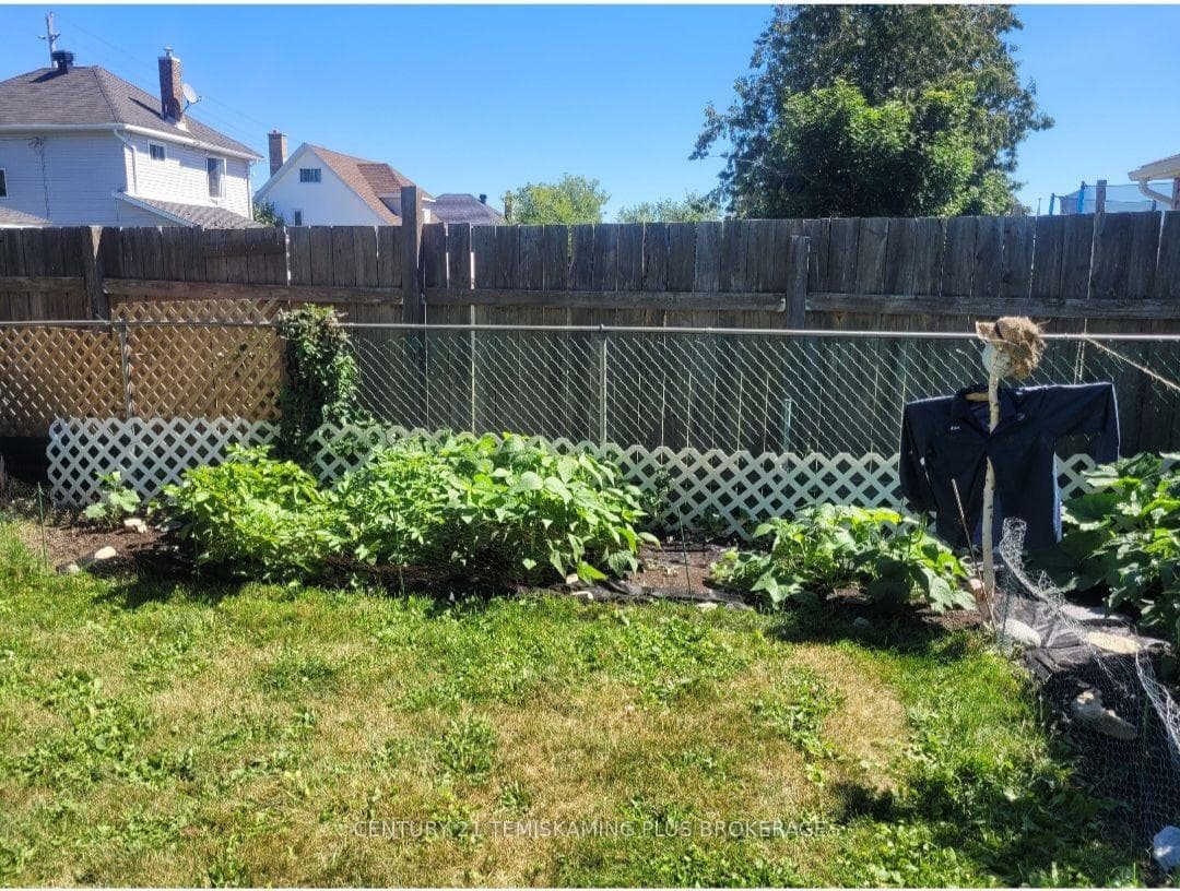 444 Blackwall Street photo 6