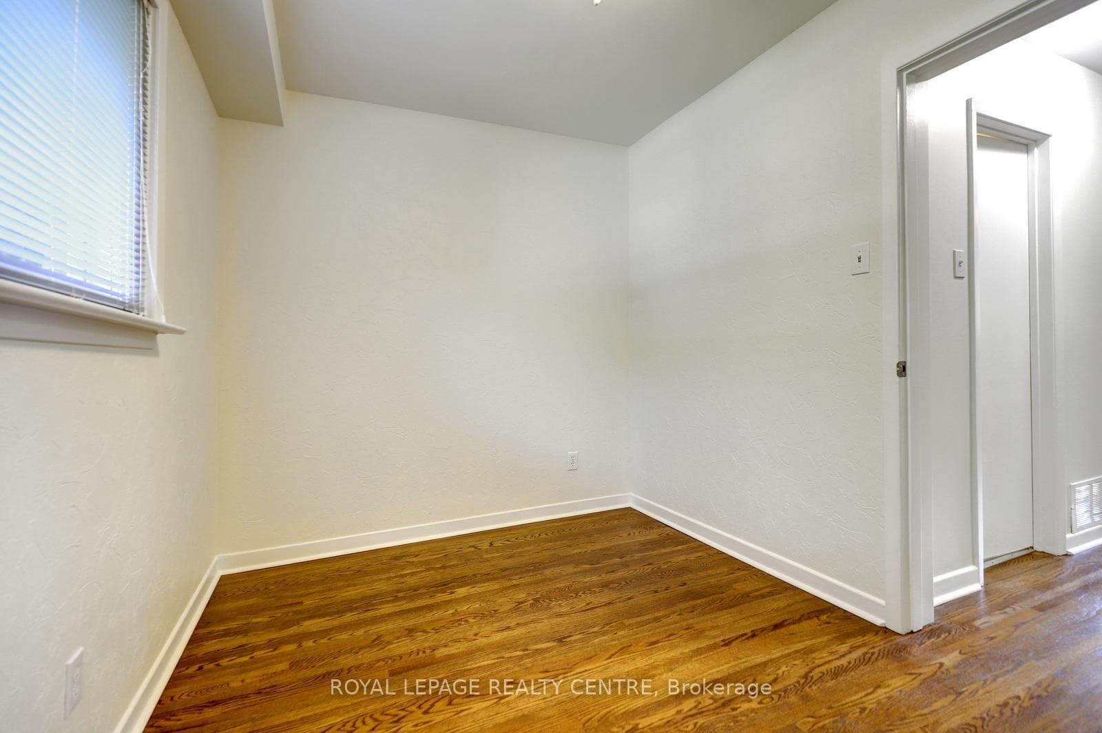 1621 Hobbs Crescent photo 34