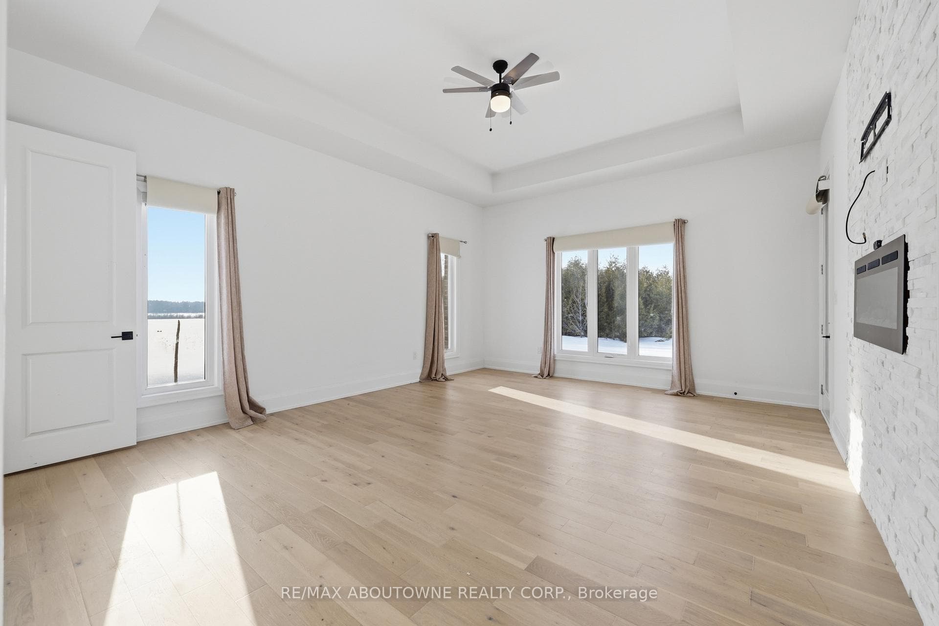 9042 Sideroad 10 N/A photo 16