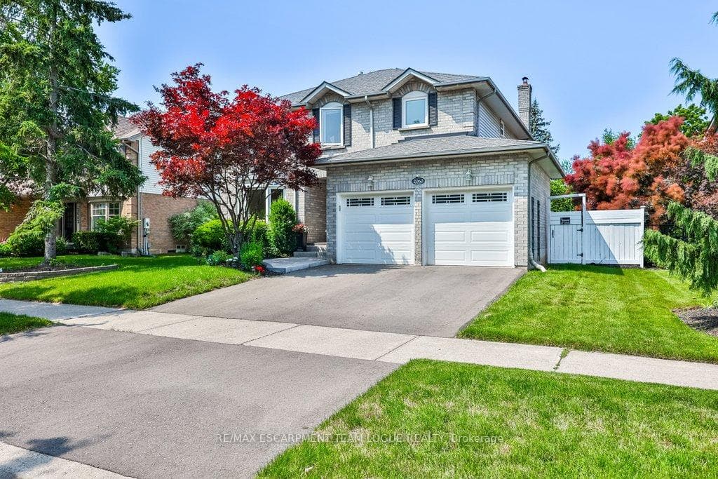 2060 Parklane Crescent photo 2