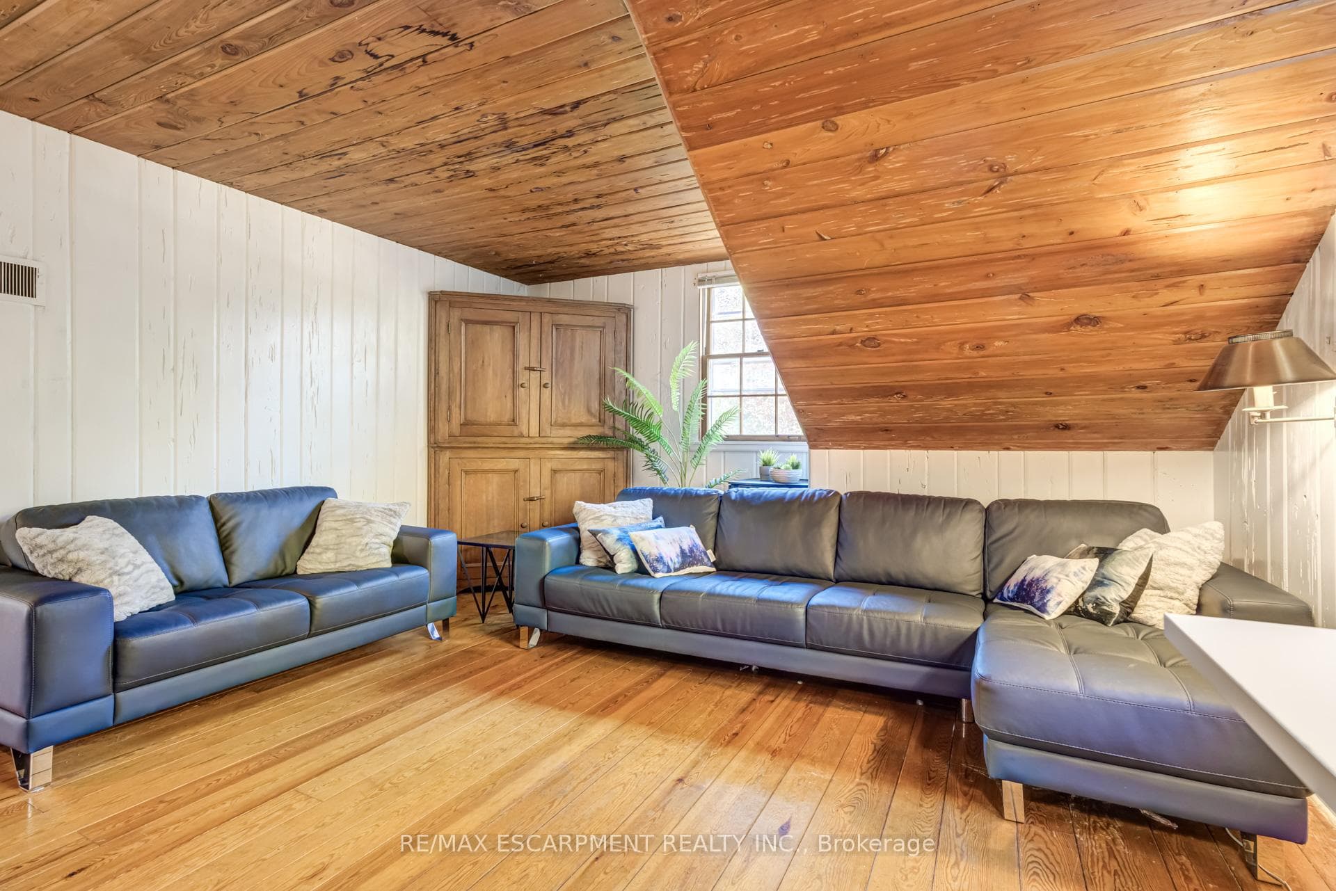 4271 Lakeshore Road photo 19