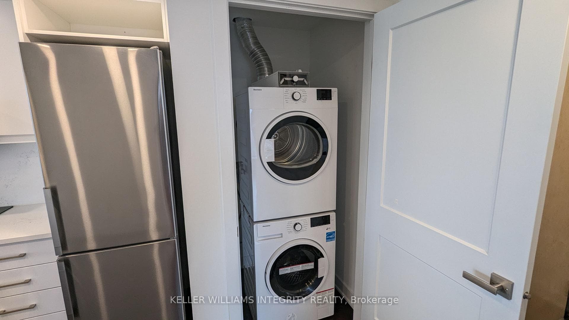 340 Queen Street Unit 2401 photo 4