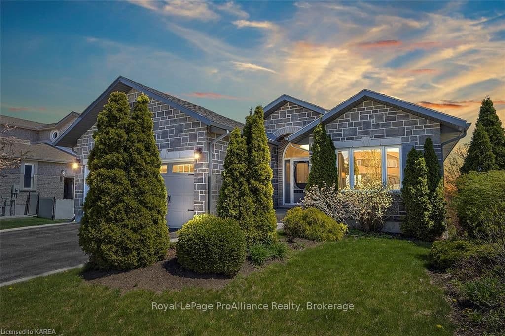 103 MCDONOUGH Crescent photo 1