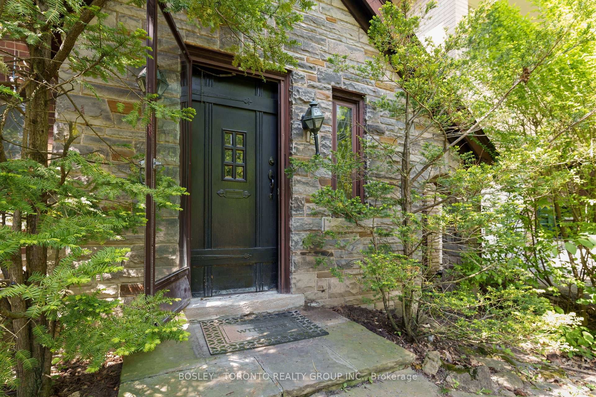 16 Duncannon Drive photo 1