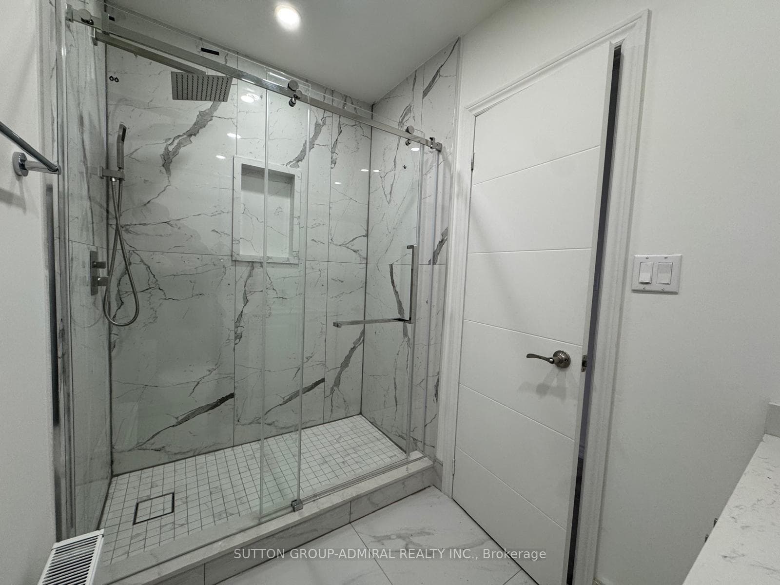 2986A Dufferin Street Unit Upper photo 5