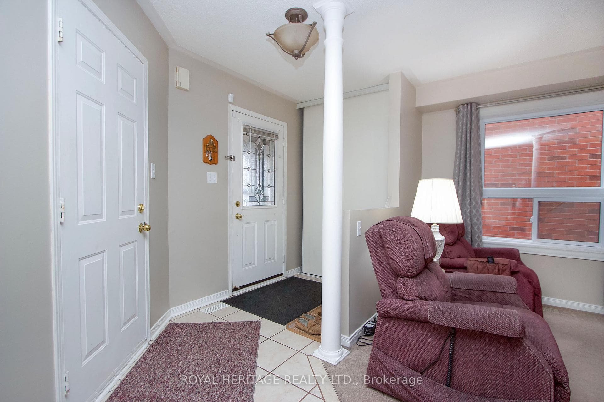 92 Booth Crescent photo 3