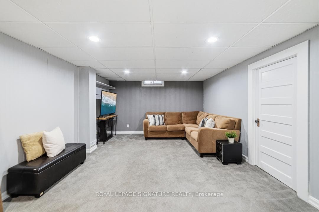 770 Banting Court photo 29