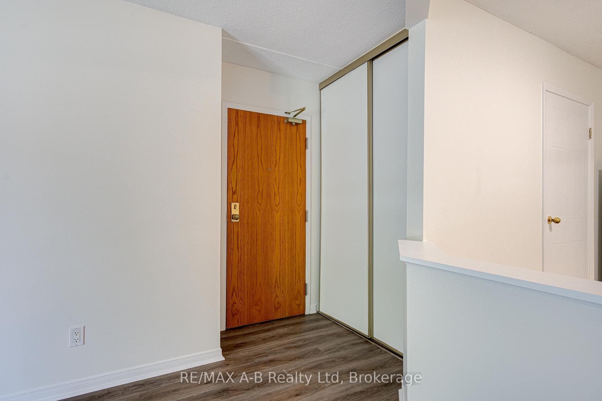 50 Campbell Court Unit 106 photo 6
