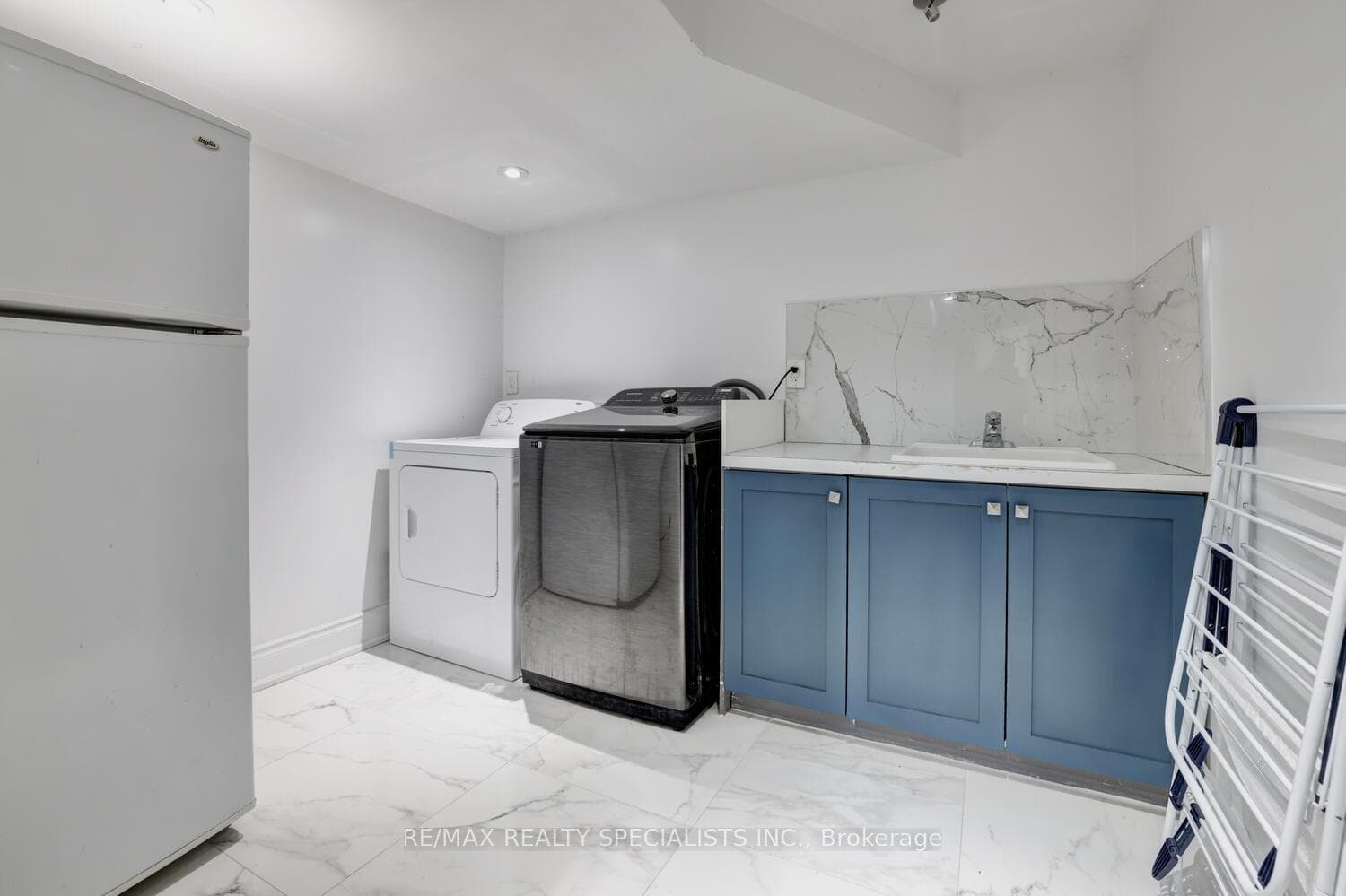Laundry with sink, LED pot lights.