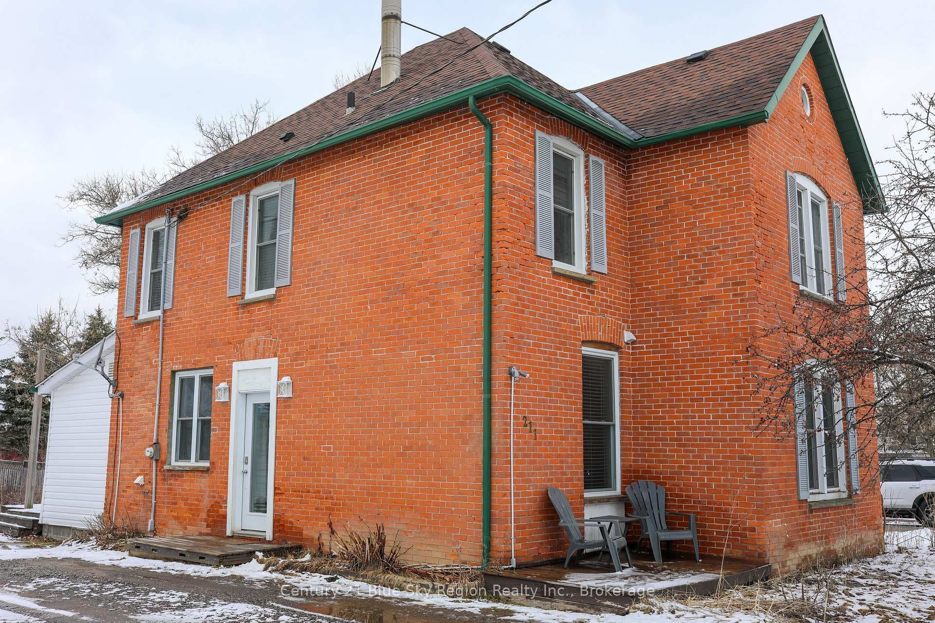 211 Edward Street photo 8