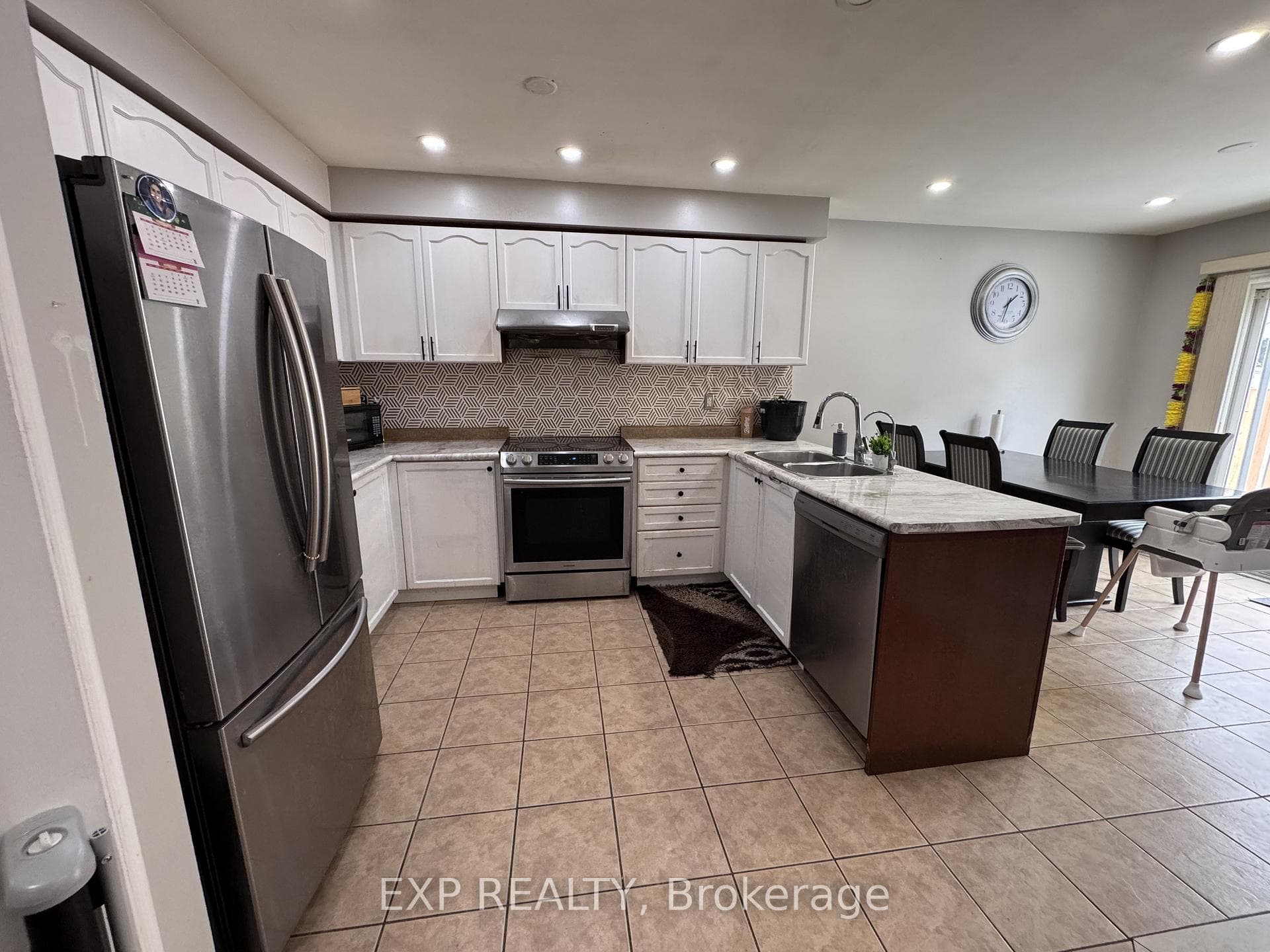 43 Thornbush Boulevard photo 5