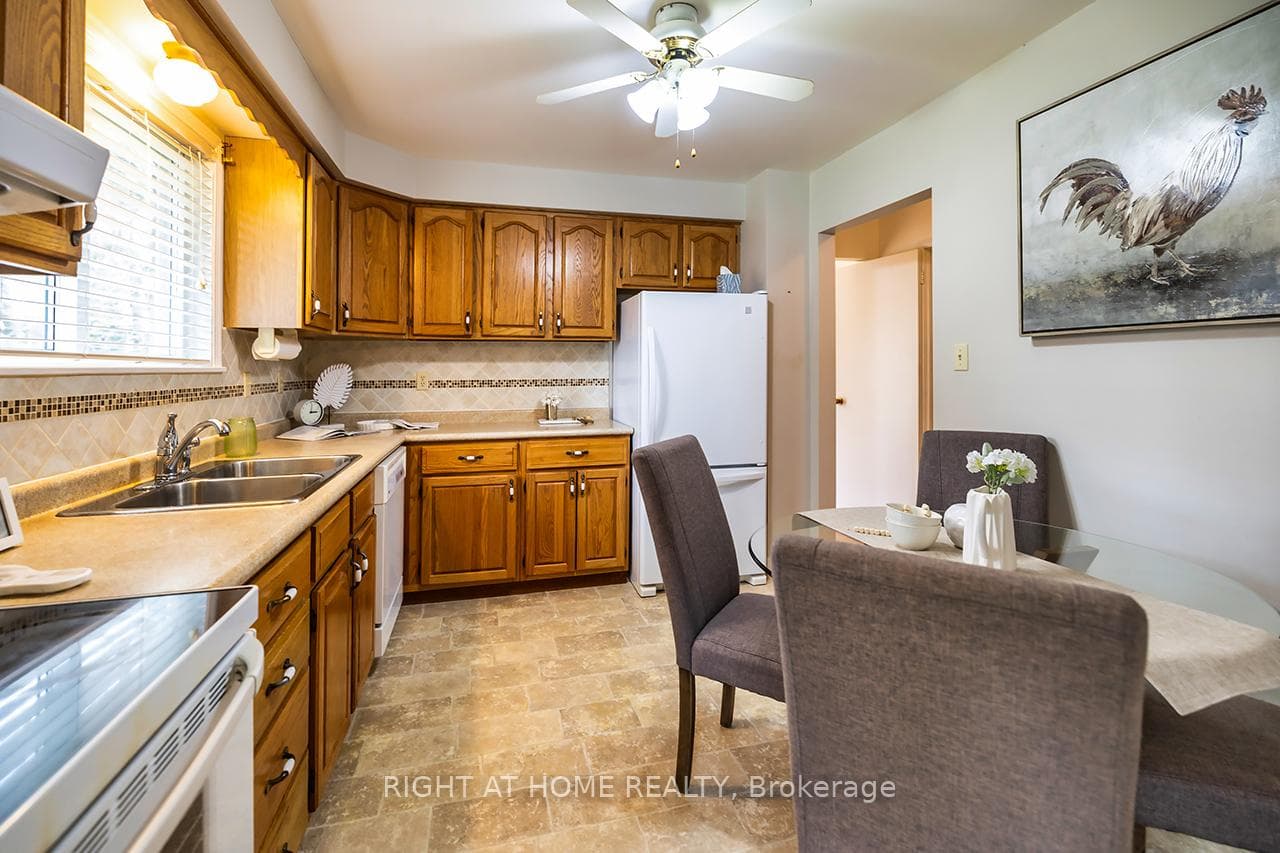 675 Waverly Street photo 14
