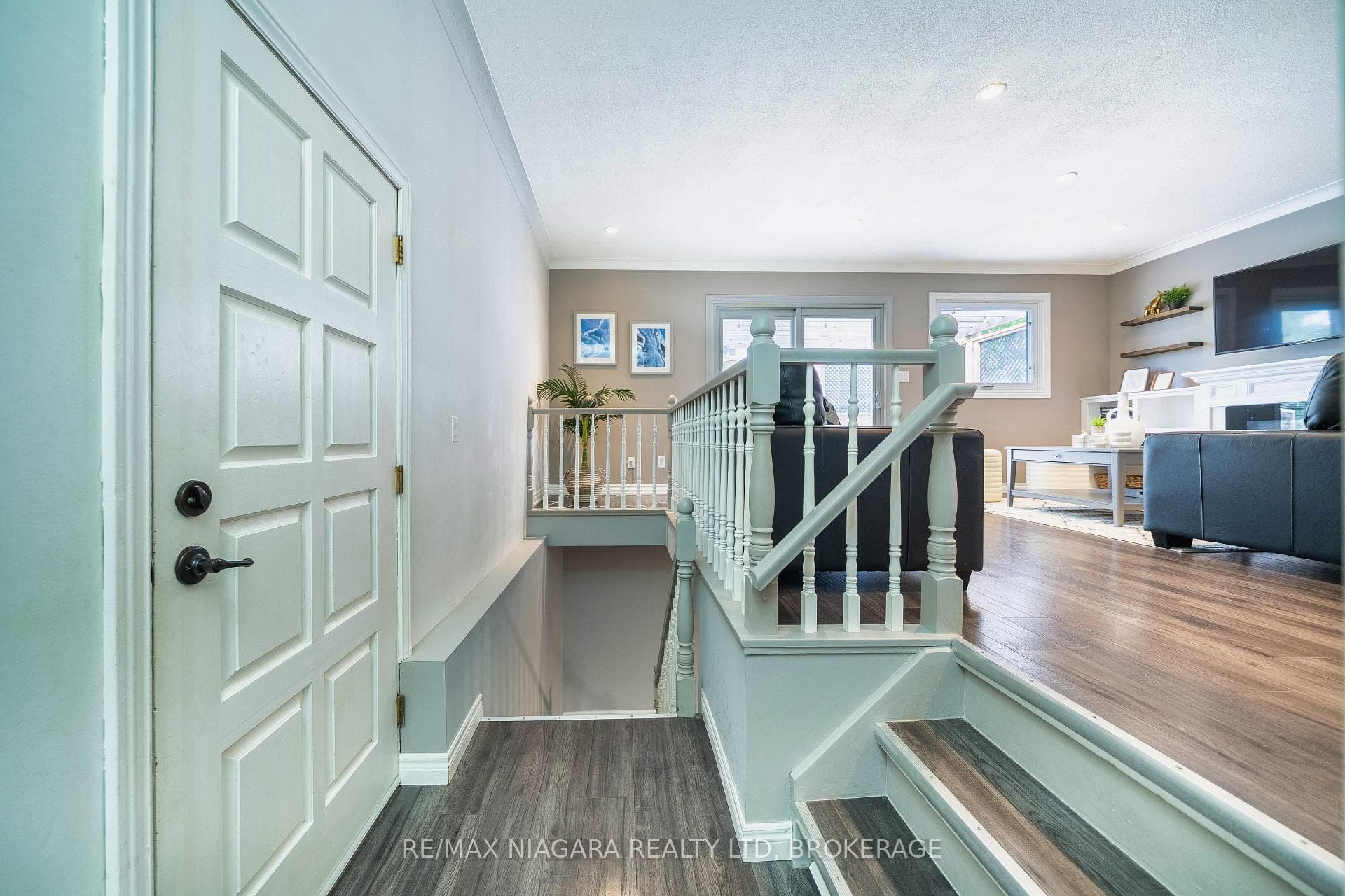 33 Bloomfield Avenue photo 4