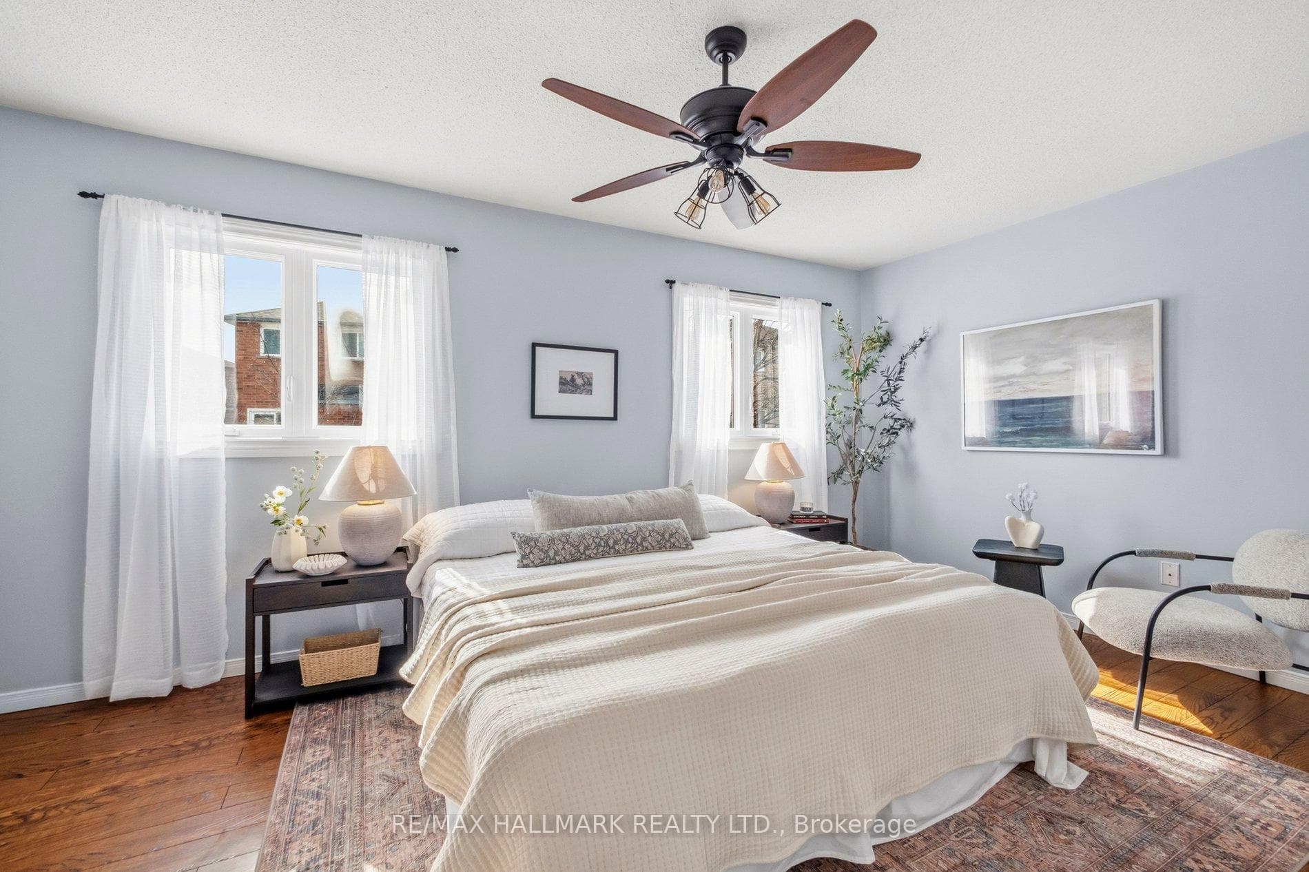 568 Walpole Crescent photo 11