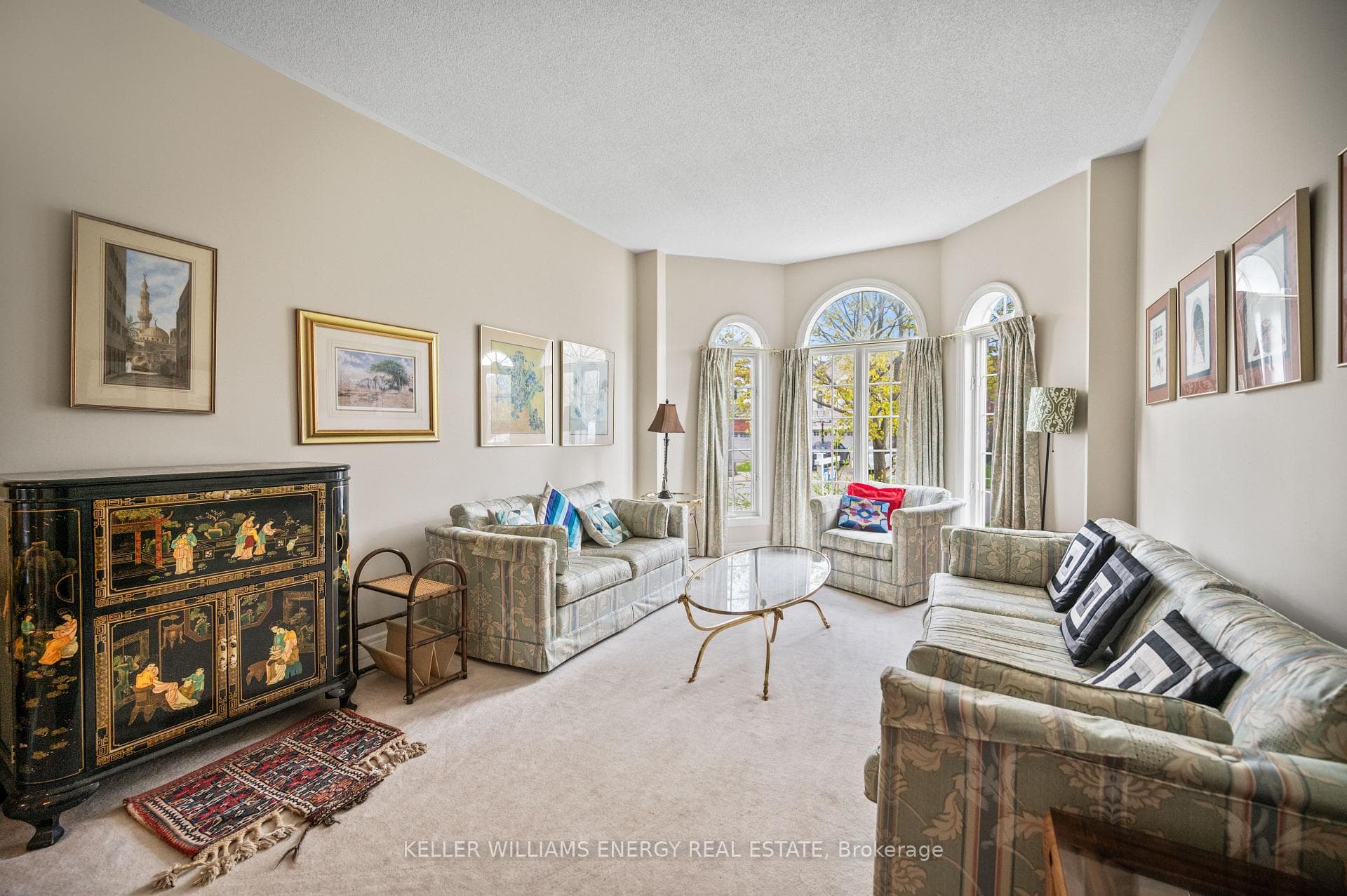 395 Delaney Drive photo 5