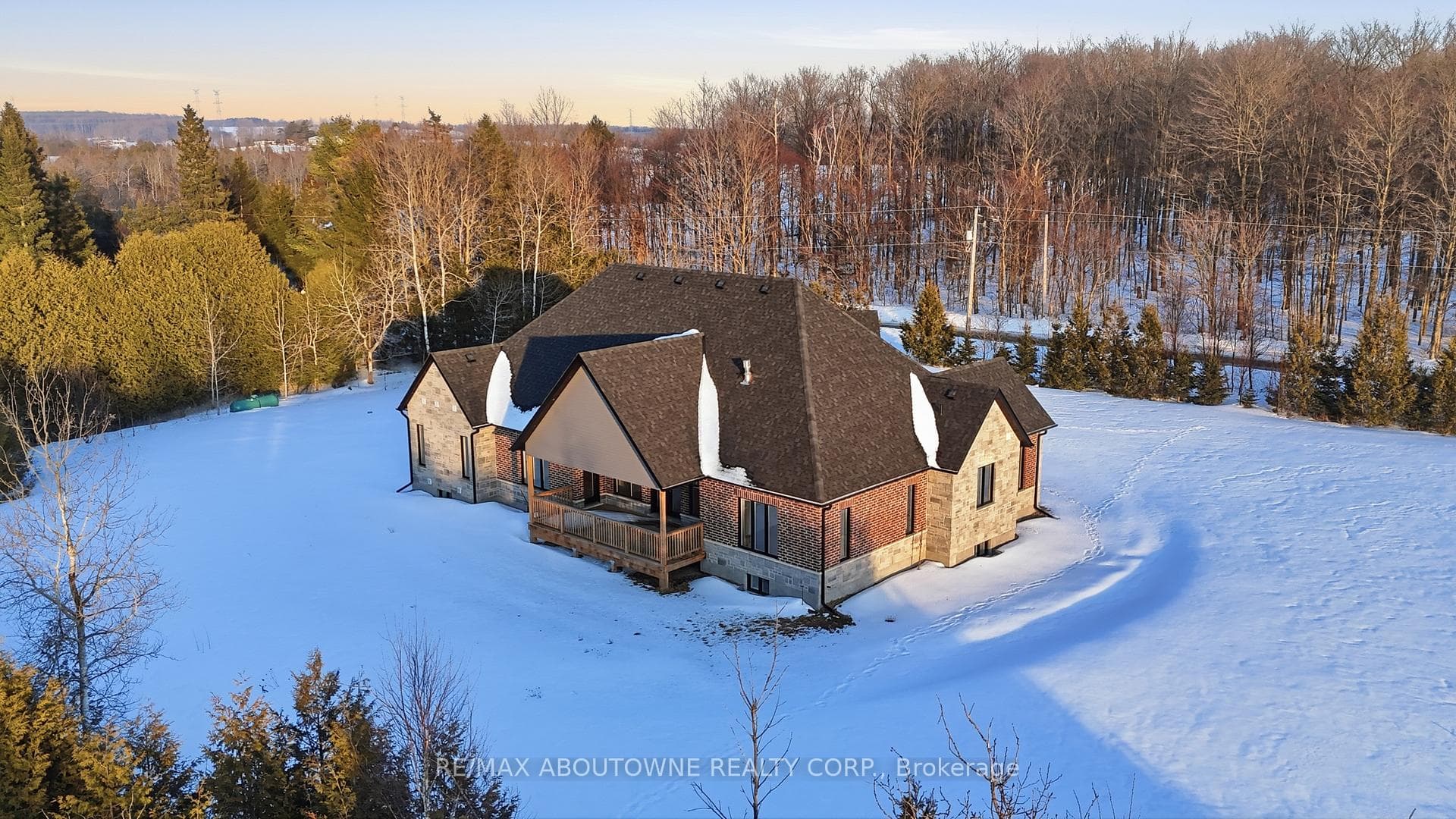 9042 Sideroad 10 N/A photo 3