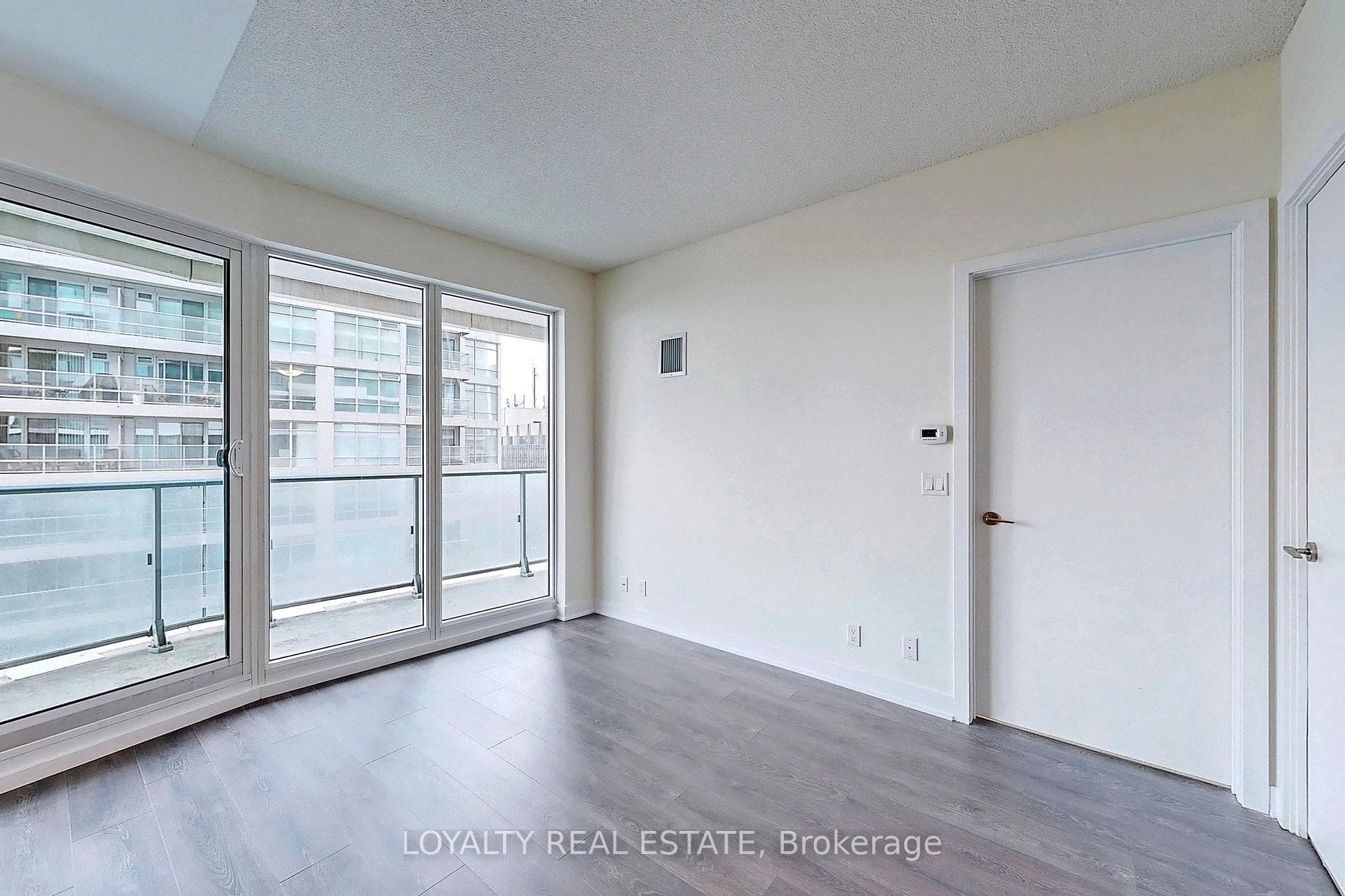 2221 Yonge Street Unit 1705 photo 14