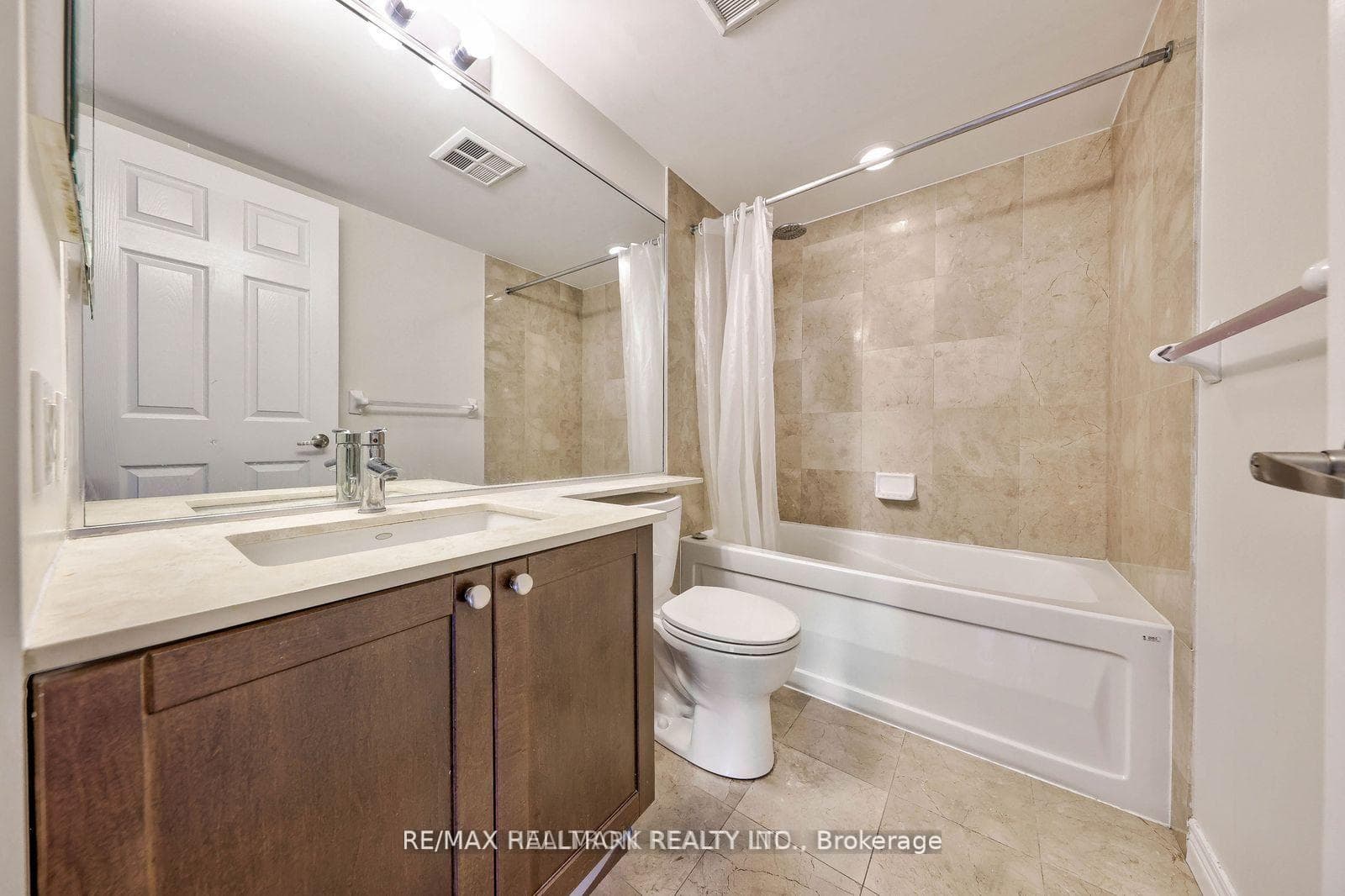 761 Bay Street Unit 610 photo 31