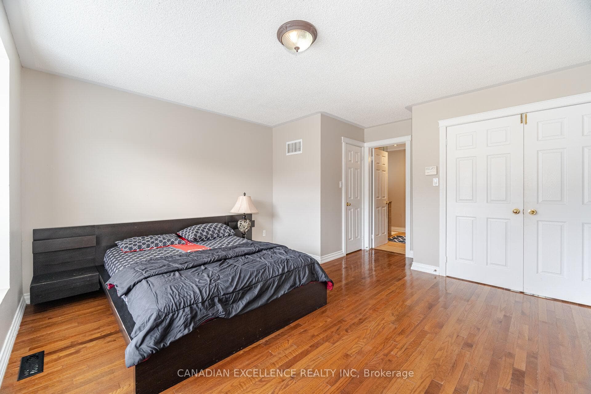 5564 Bridgeport Gate photo 25