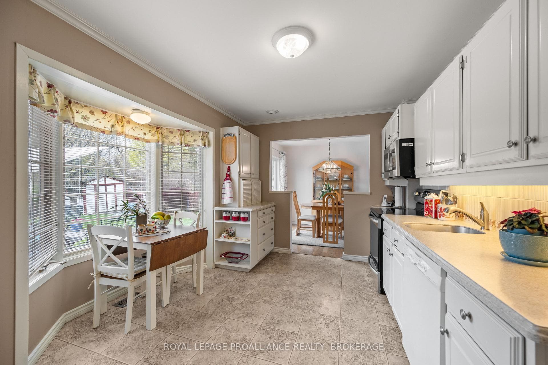 201 Camberley Crescent photo 13