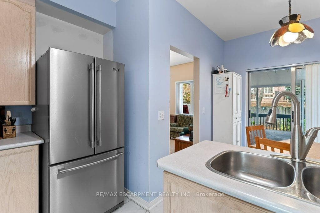 76 Morrison Crescent photo 18