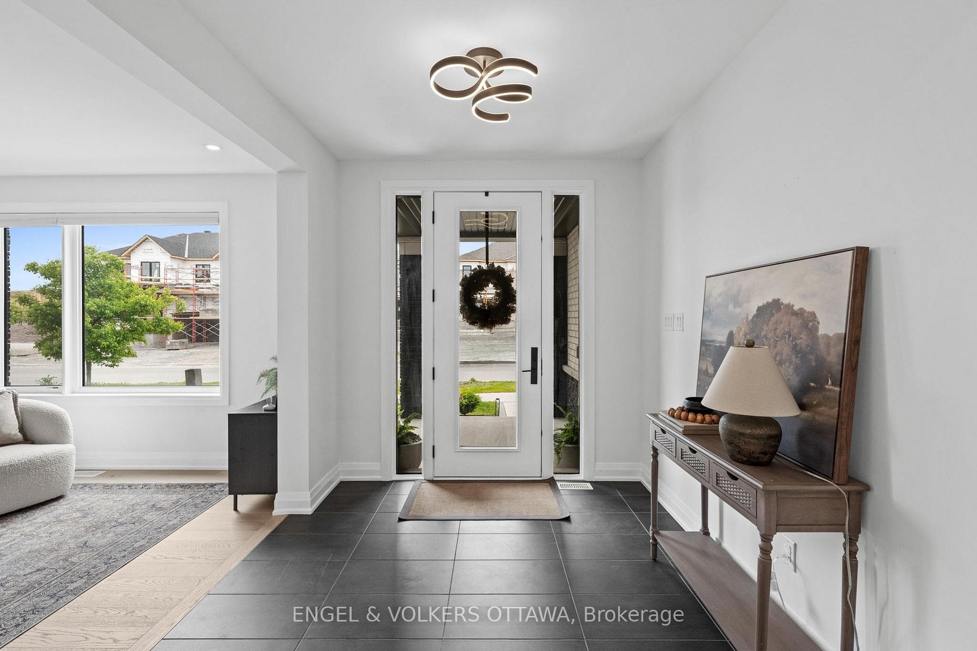 581 Bridgeport Avenue photo 4
