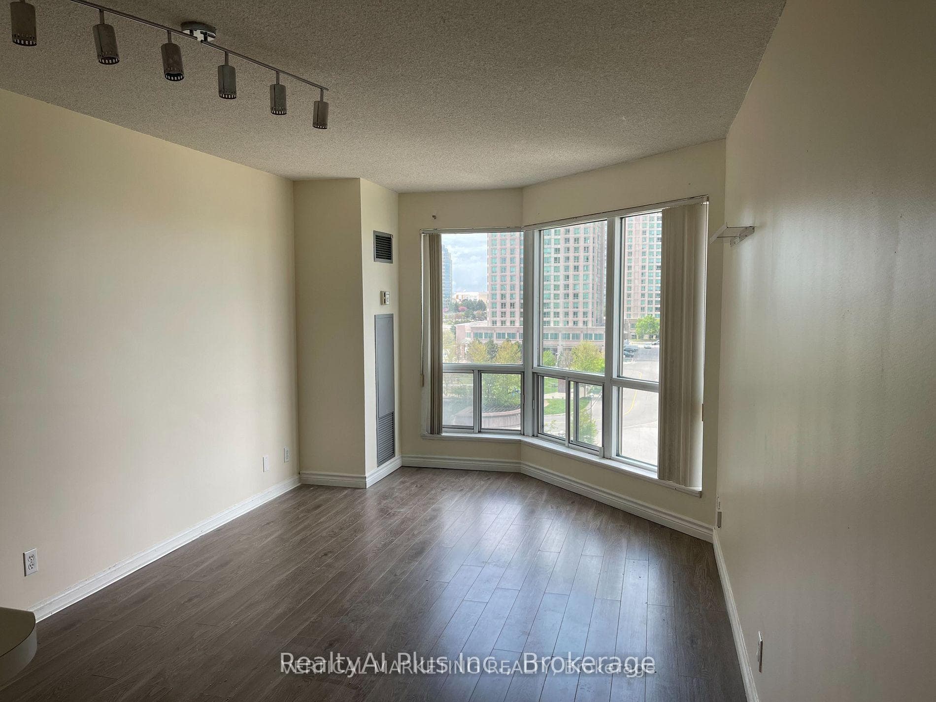 11 Lee Centre Drive Unit 701 photo 9