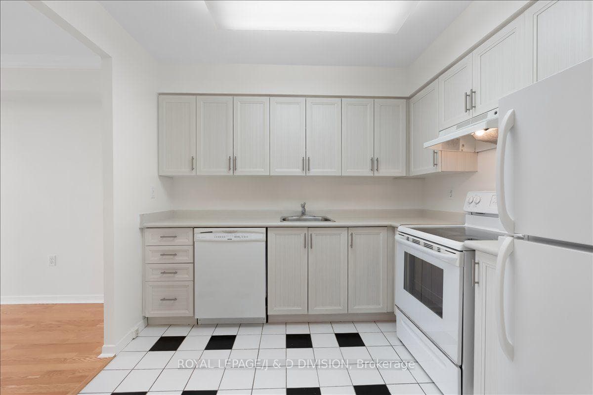 21 Overlea Boulevard Unit 1306 photo 11