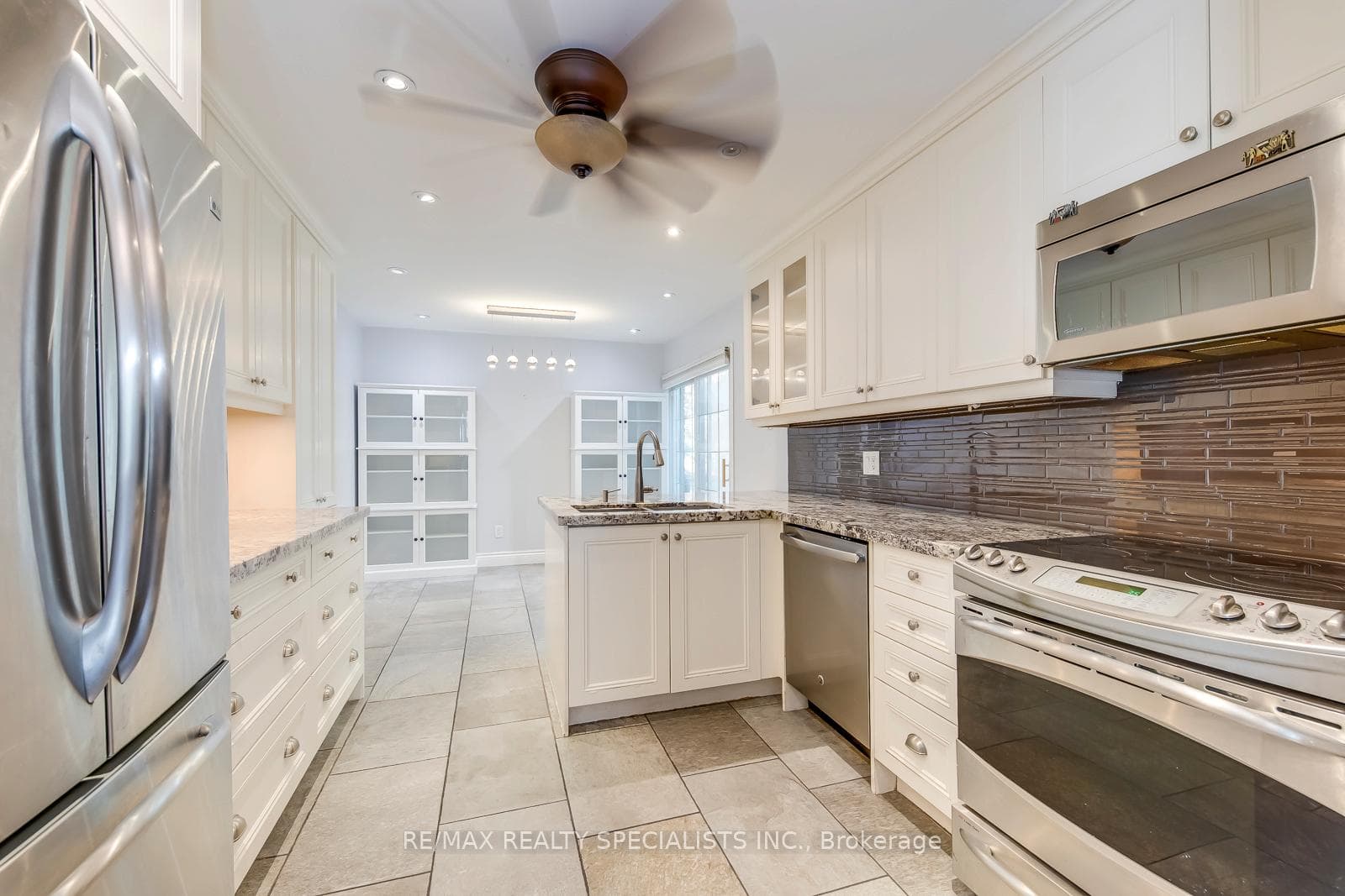 1582 Hermant Court photo 12