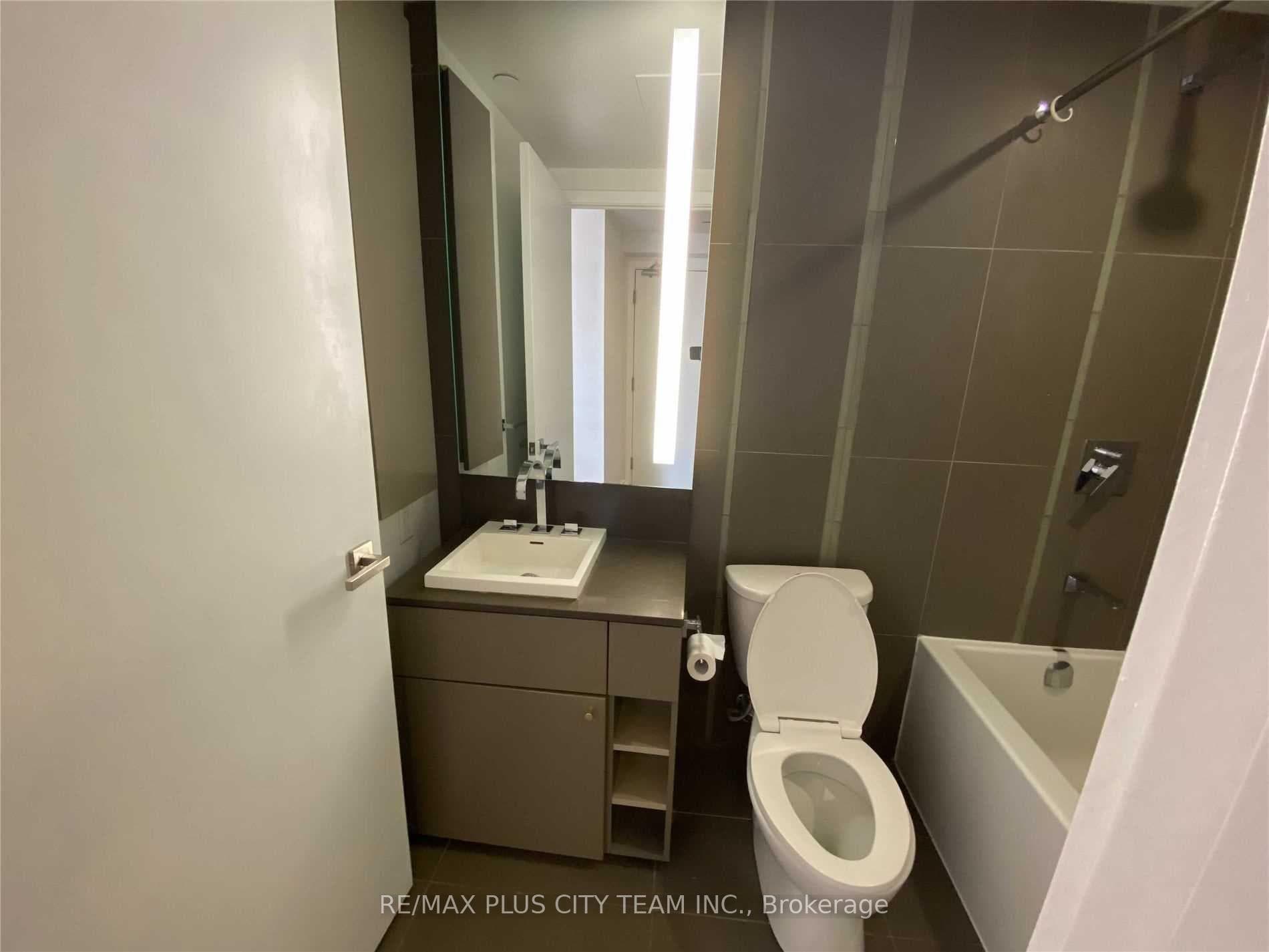 101 Peter Street Unit 2601 photo 14