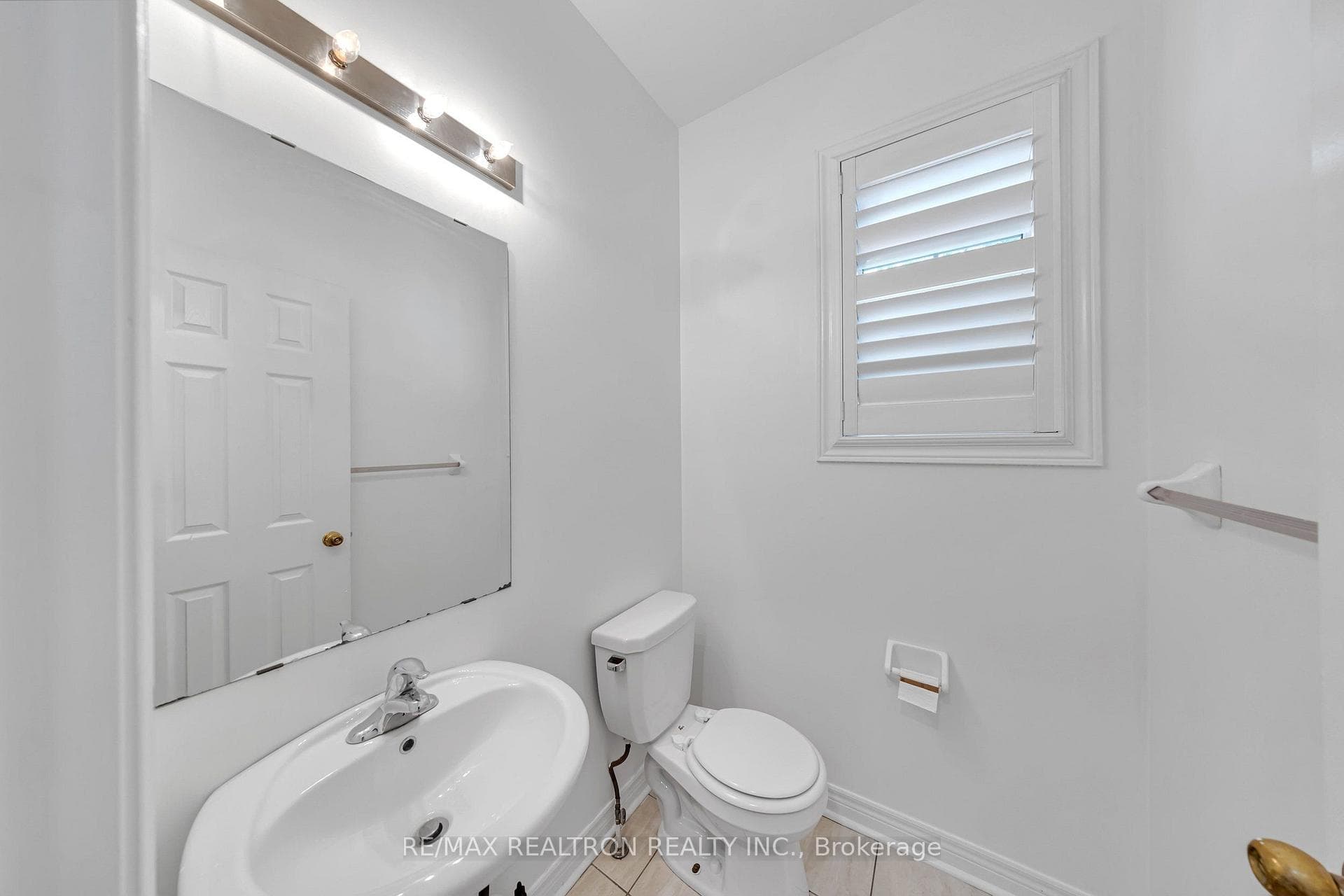 138 Angus Drive photo 22