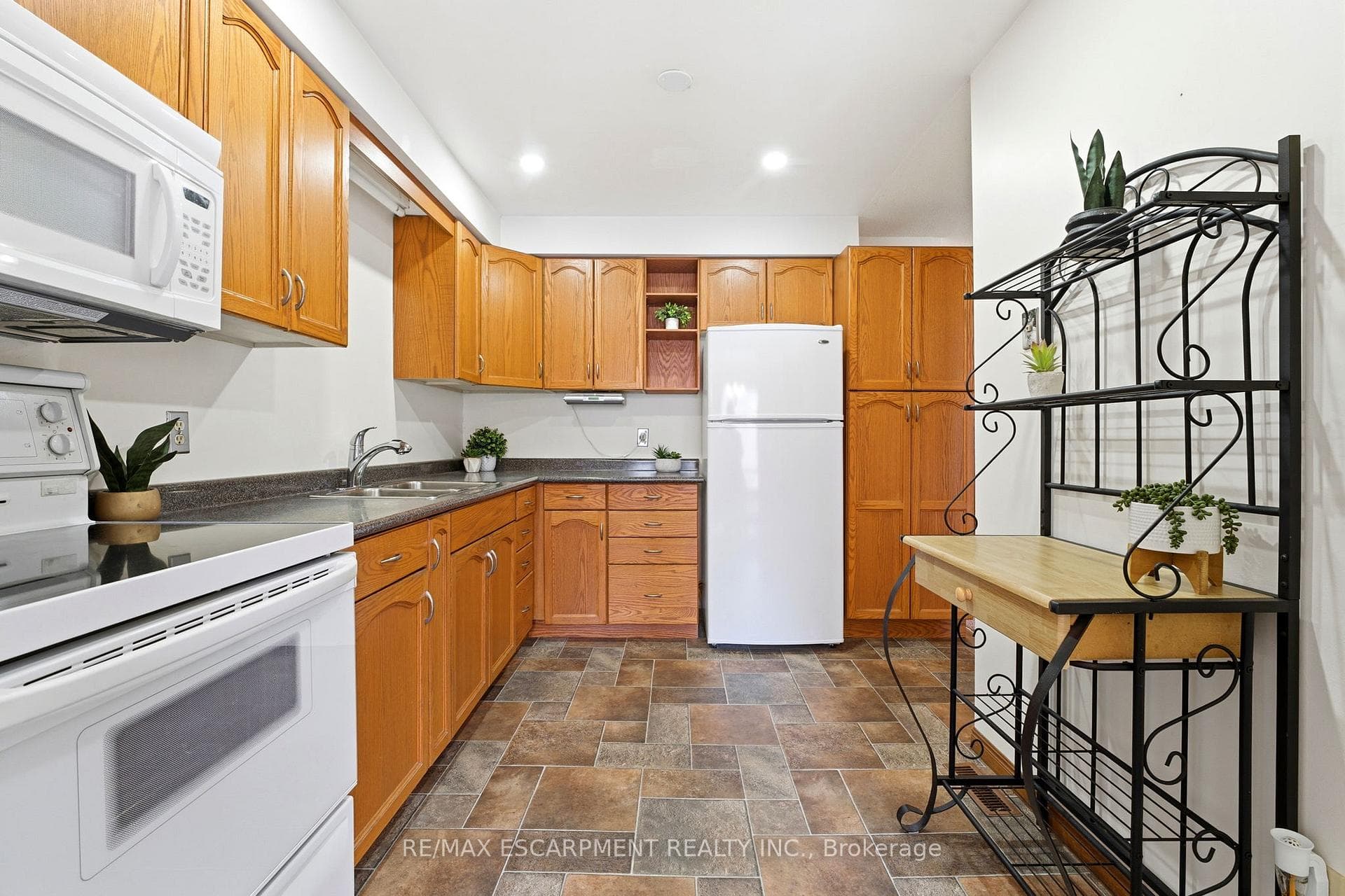 165 Essling Avenue photo 17