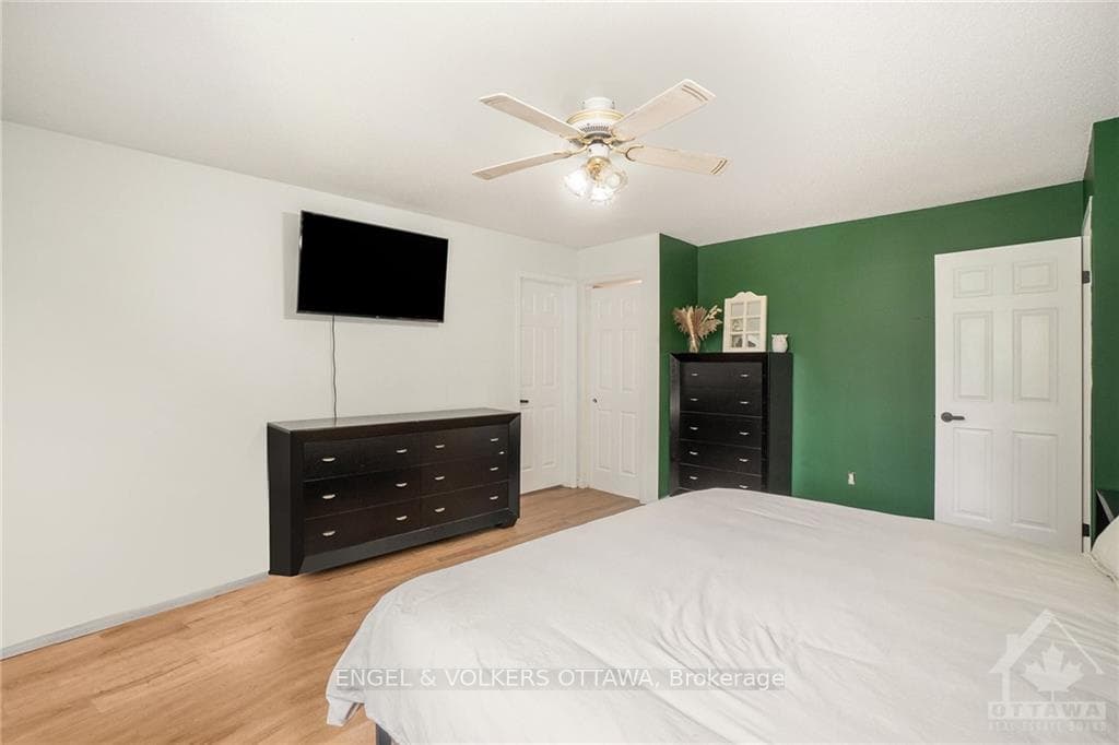 197 TWEED Crescent photo 26