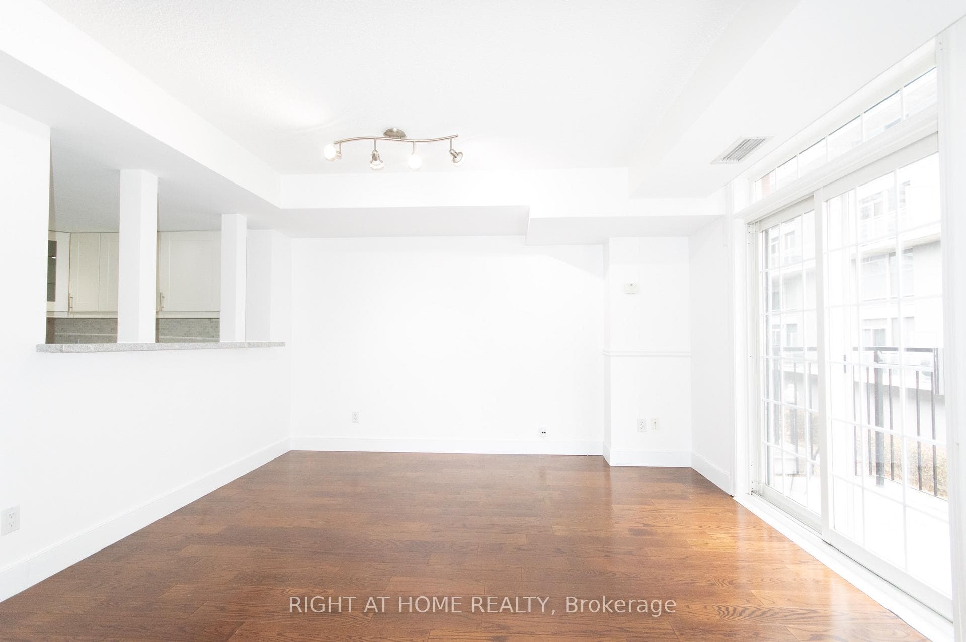 70 Douro Street Unit 269 photo 6