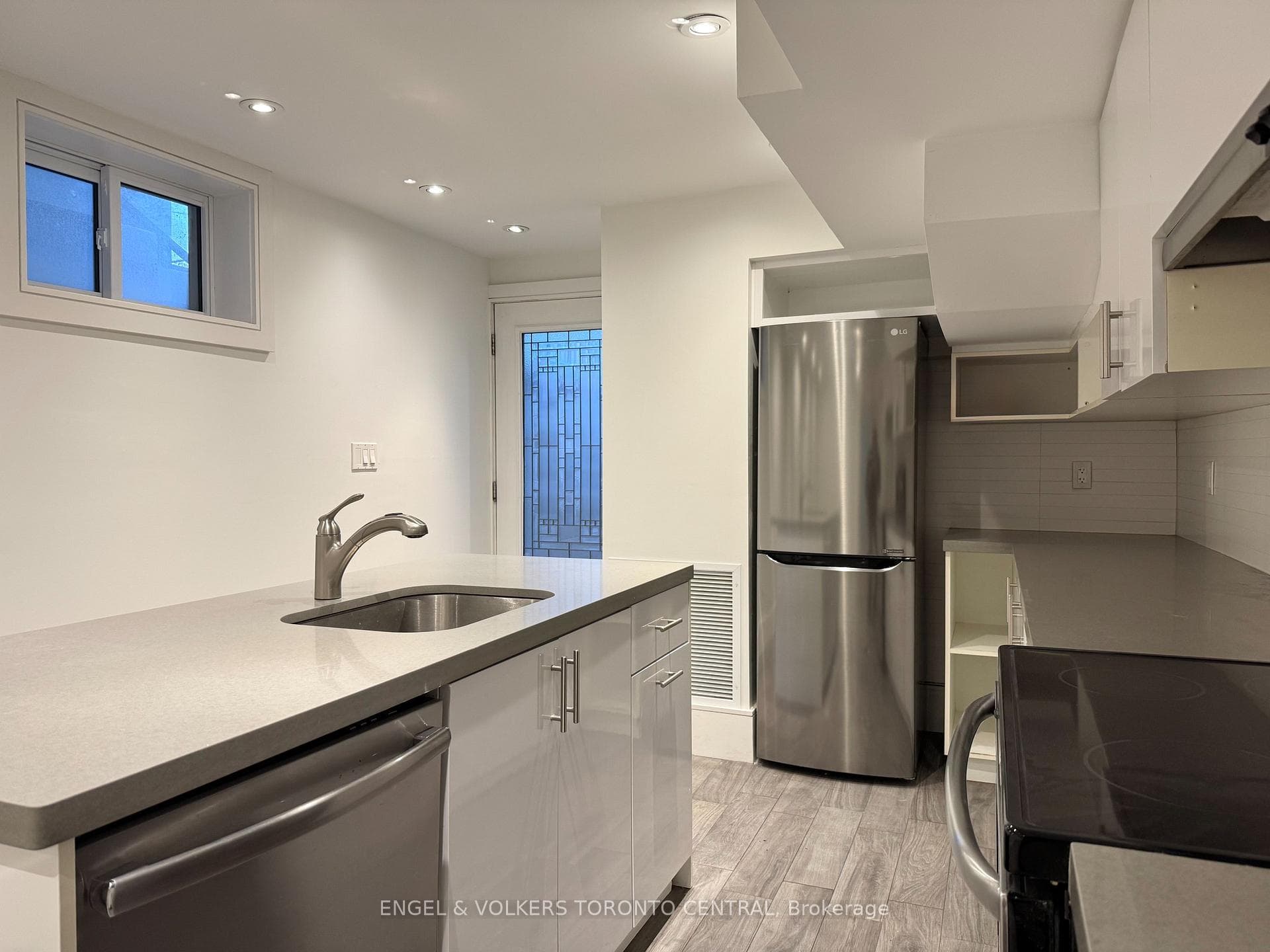 111 Boston Avenue Unit Lower photo 3