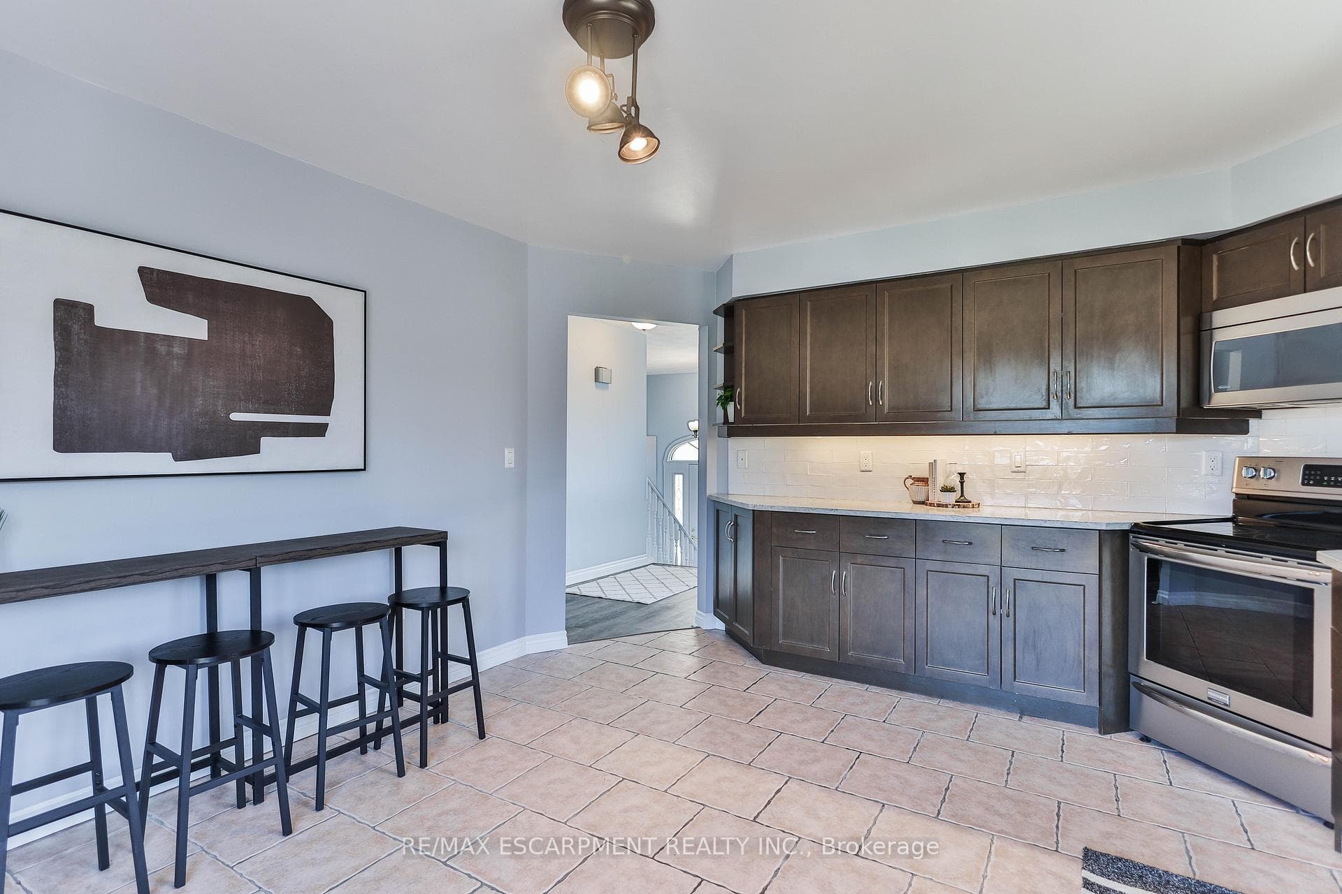 98 THOMAS Avenue photo 20